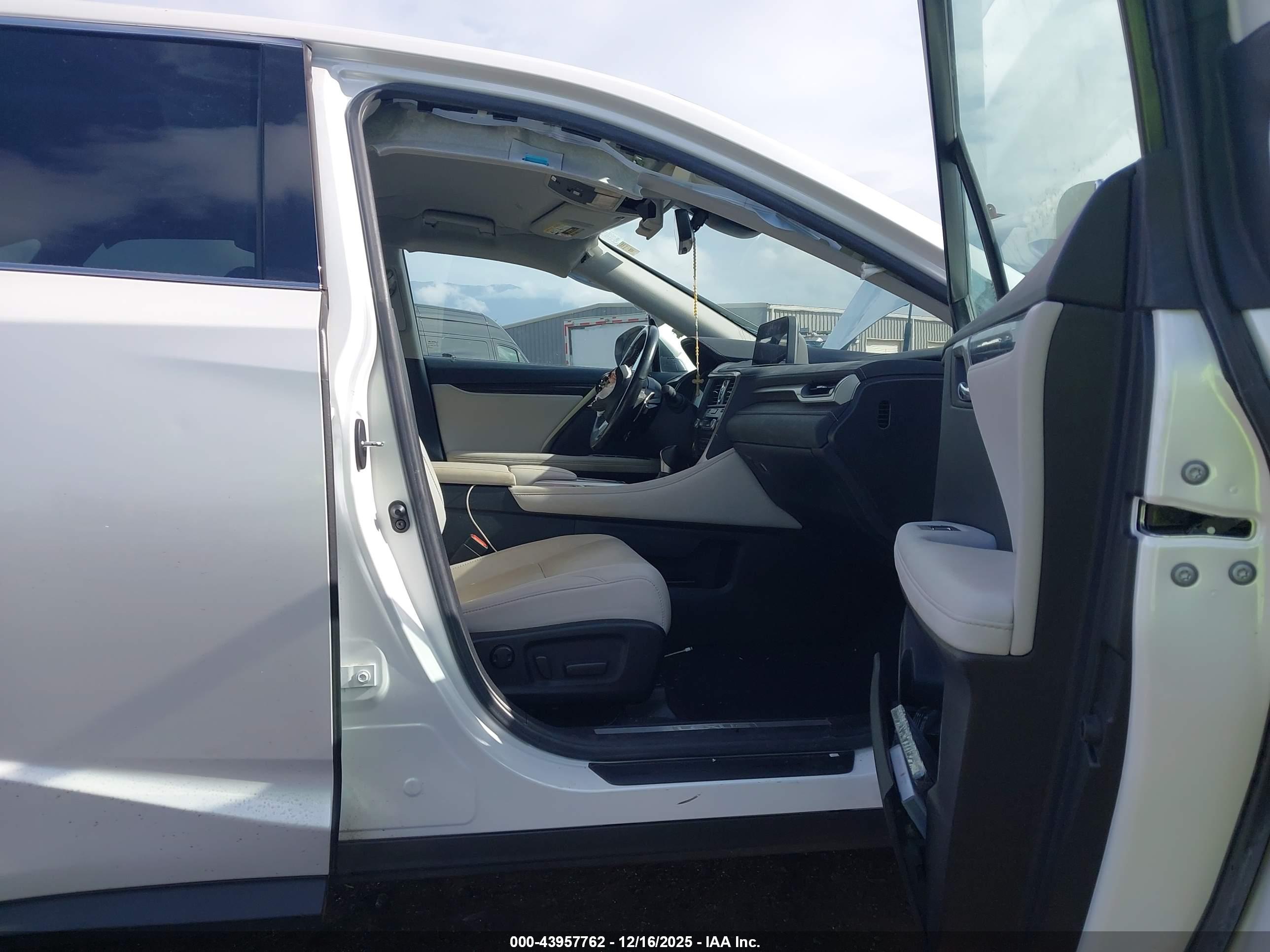 LEXUS RX image 5