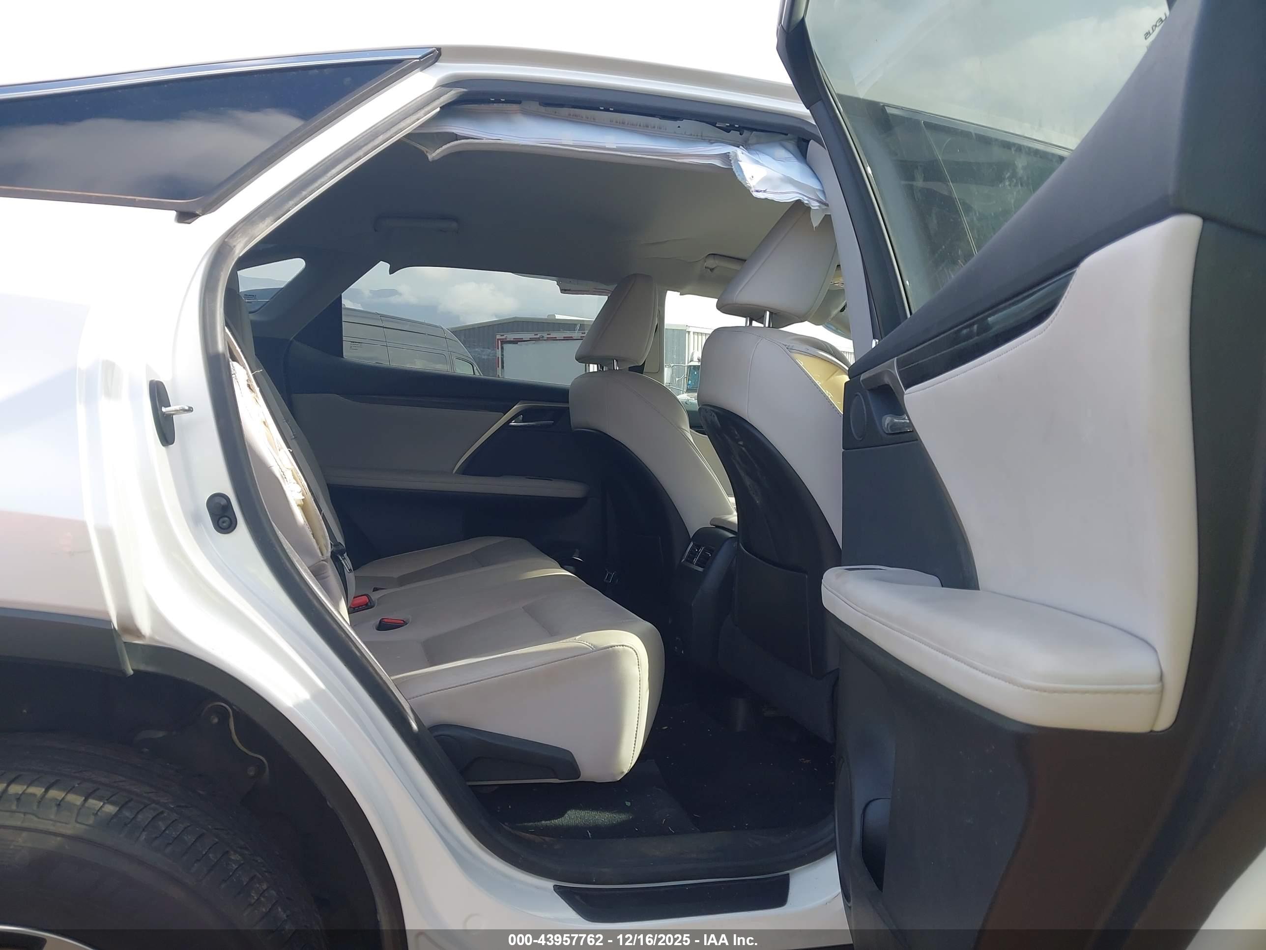 LEXUS RX image 8