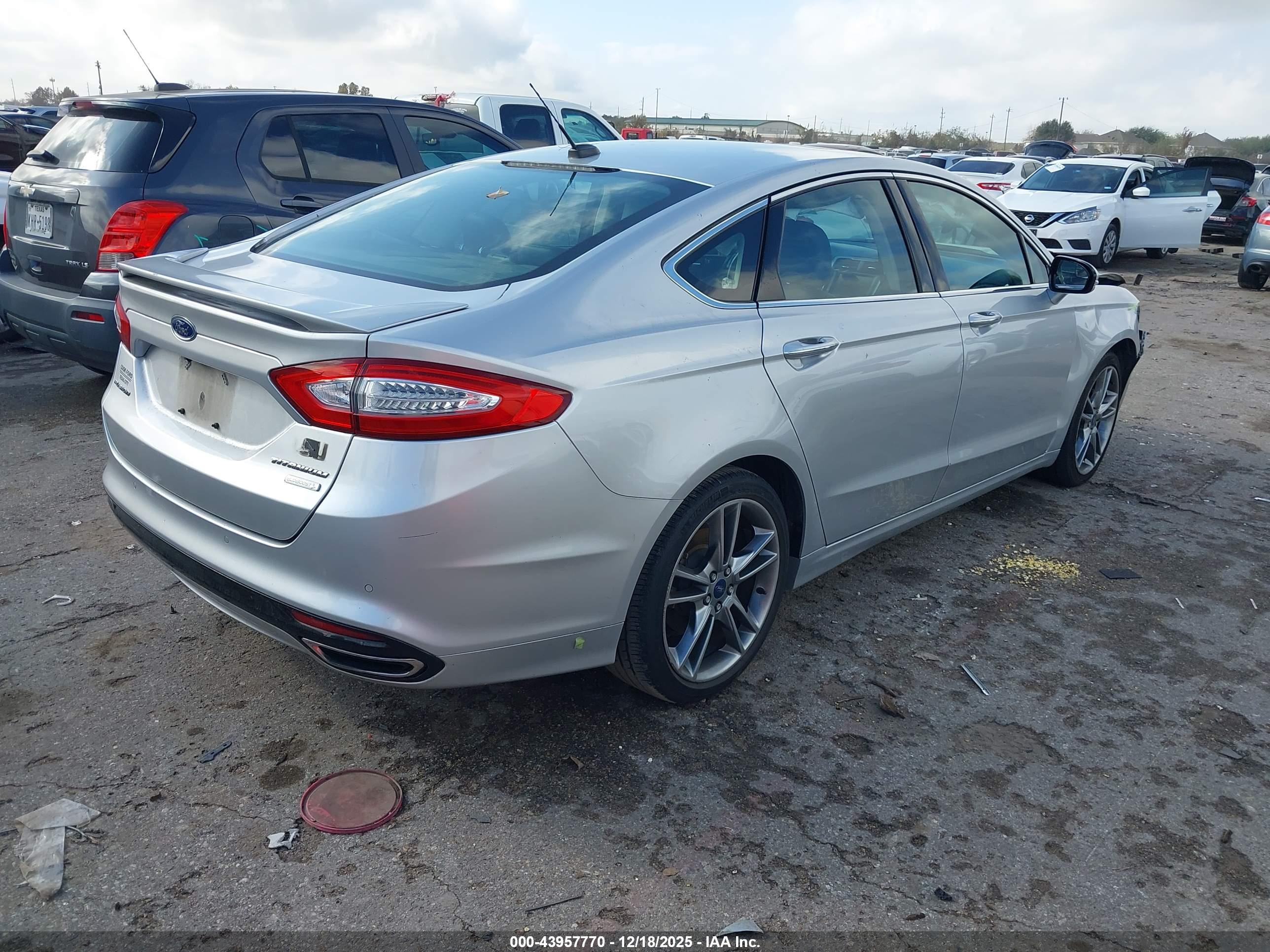FORD FUSION image 4