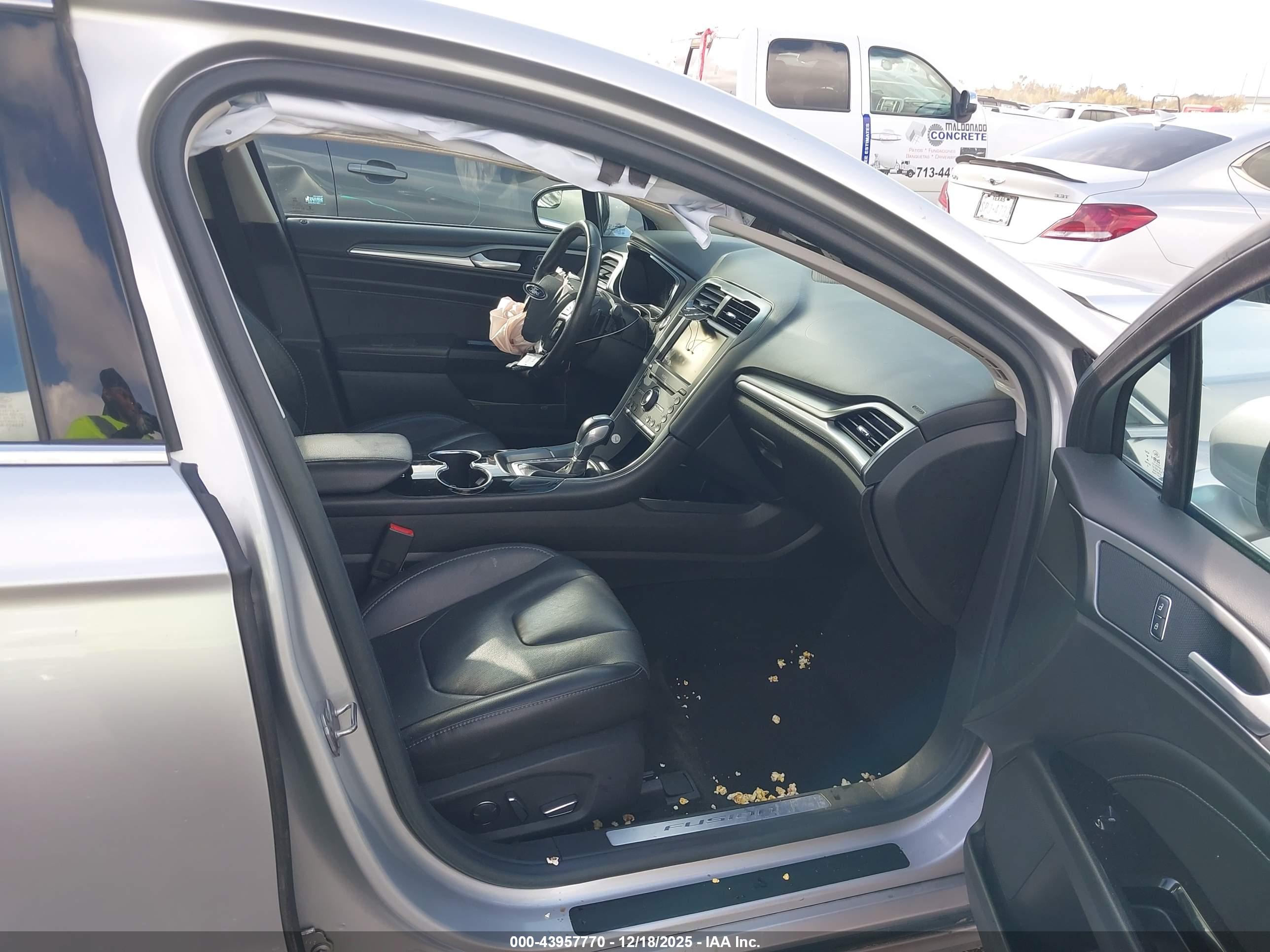 FORD FUSION image 5