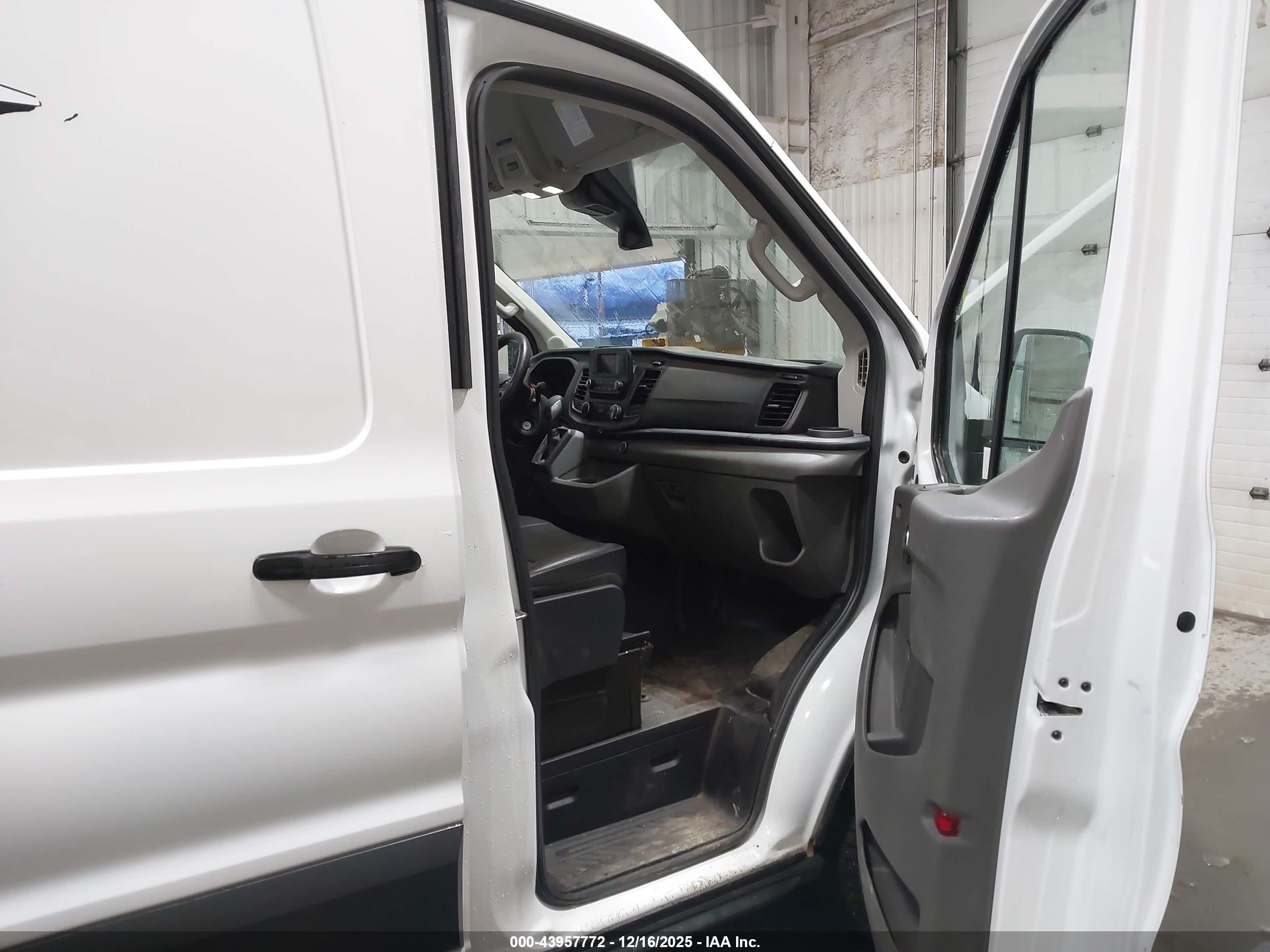 FORD TRANSIT-250 image 5