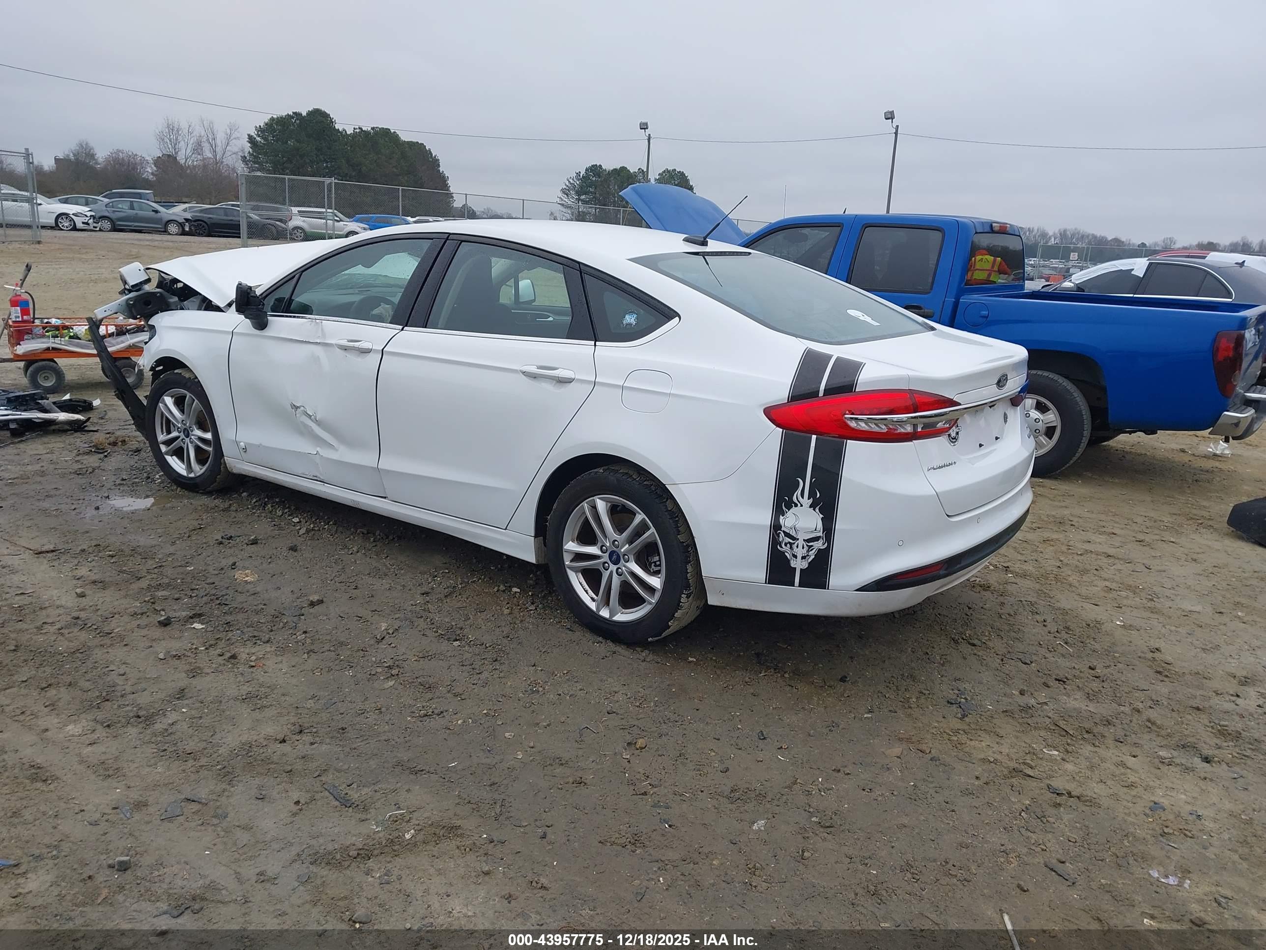 FORD FUSION image 3