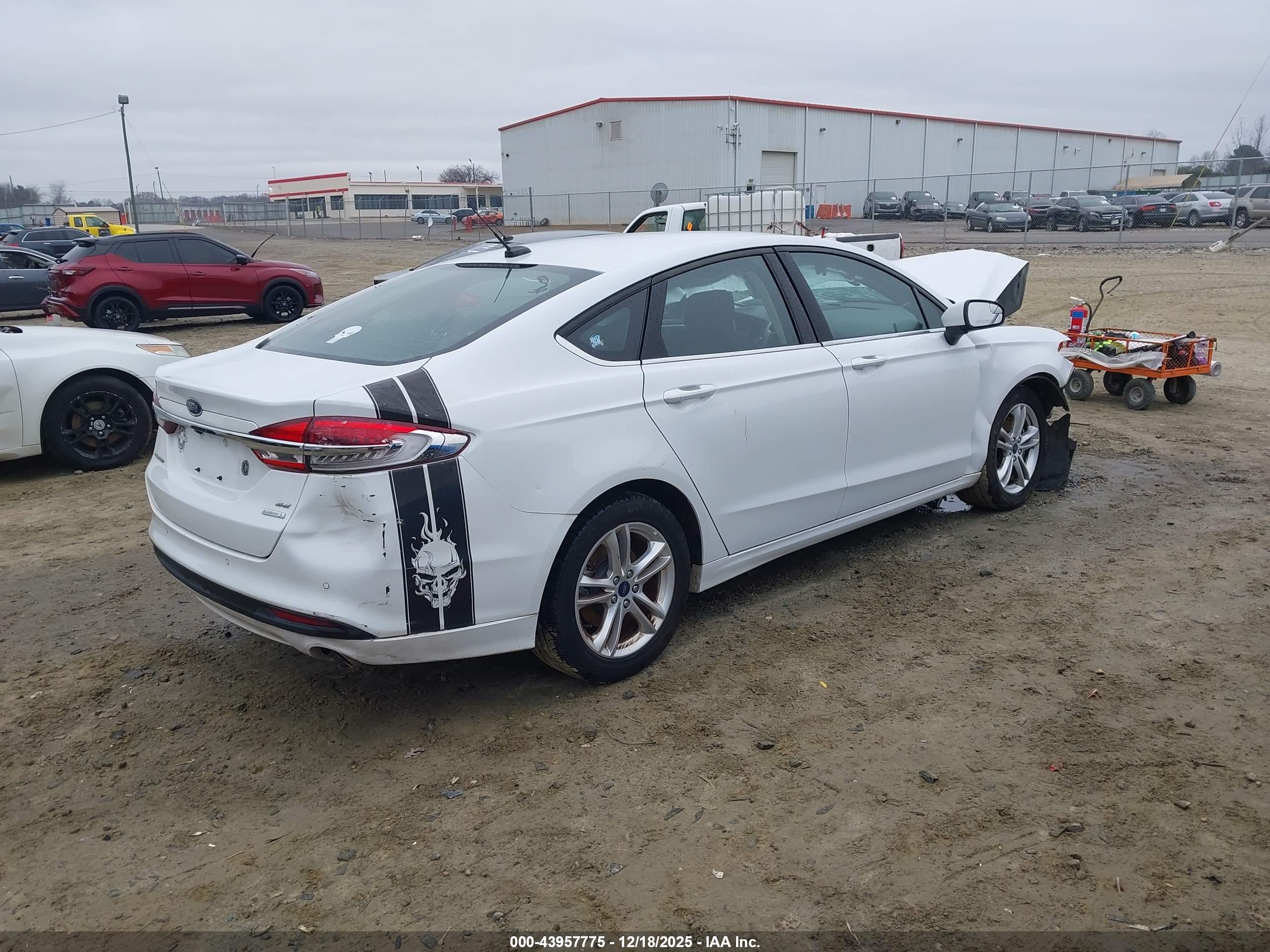 FORD FUSION image 4