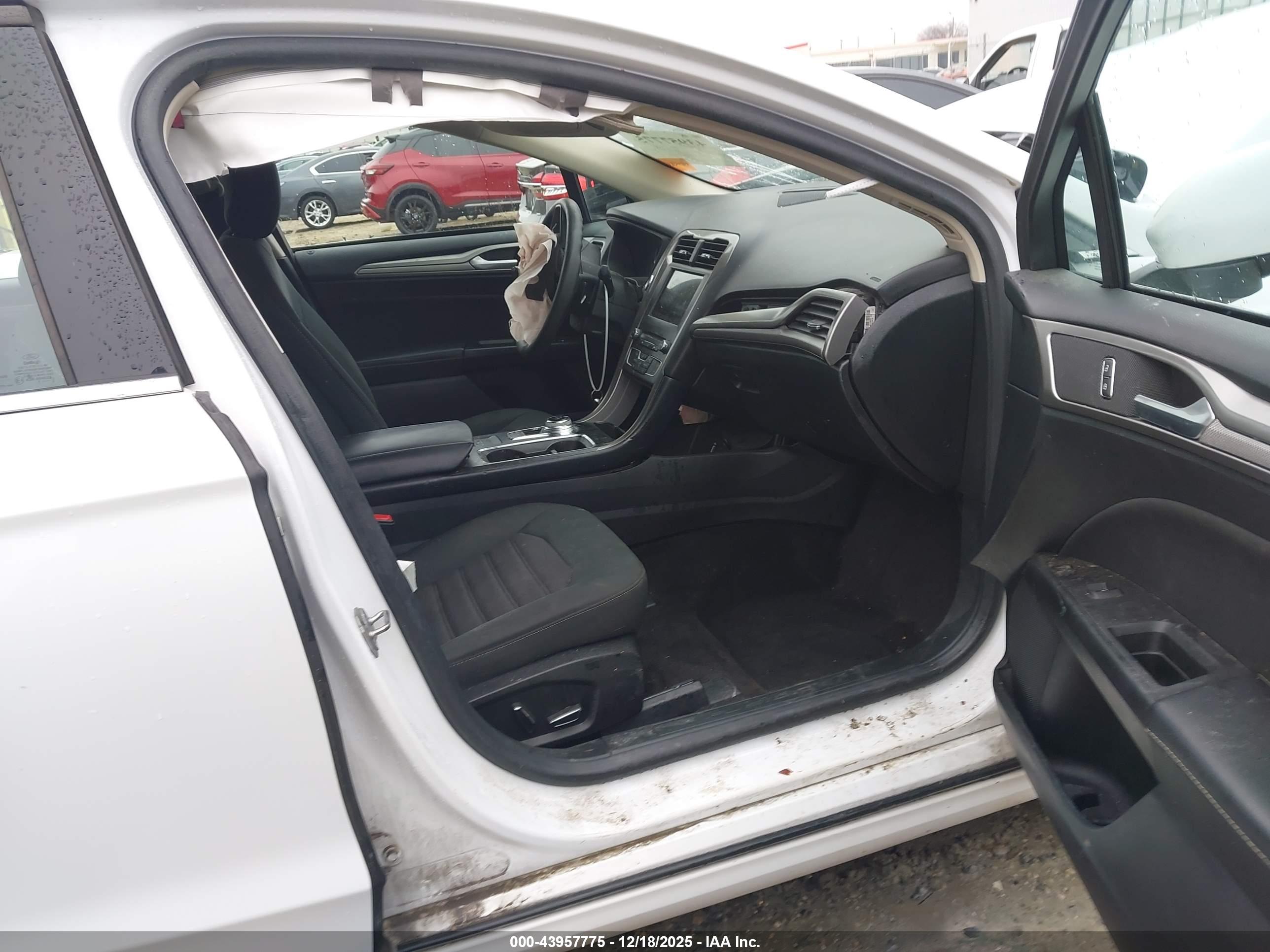 FORD FUSION image 5