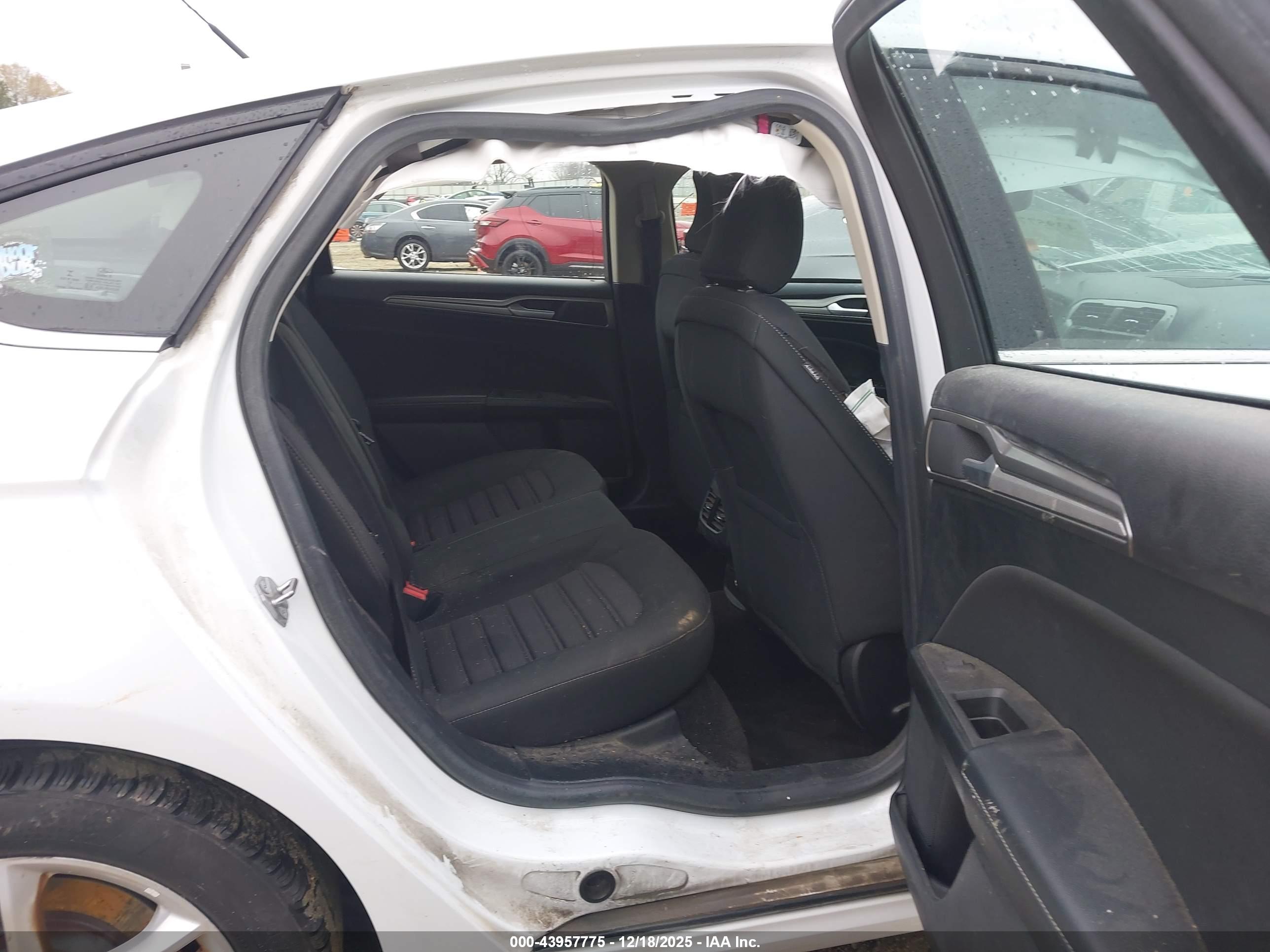 FORD FUSION image 8