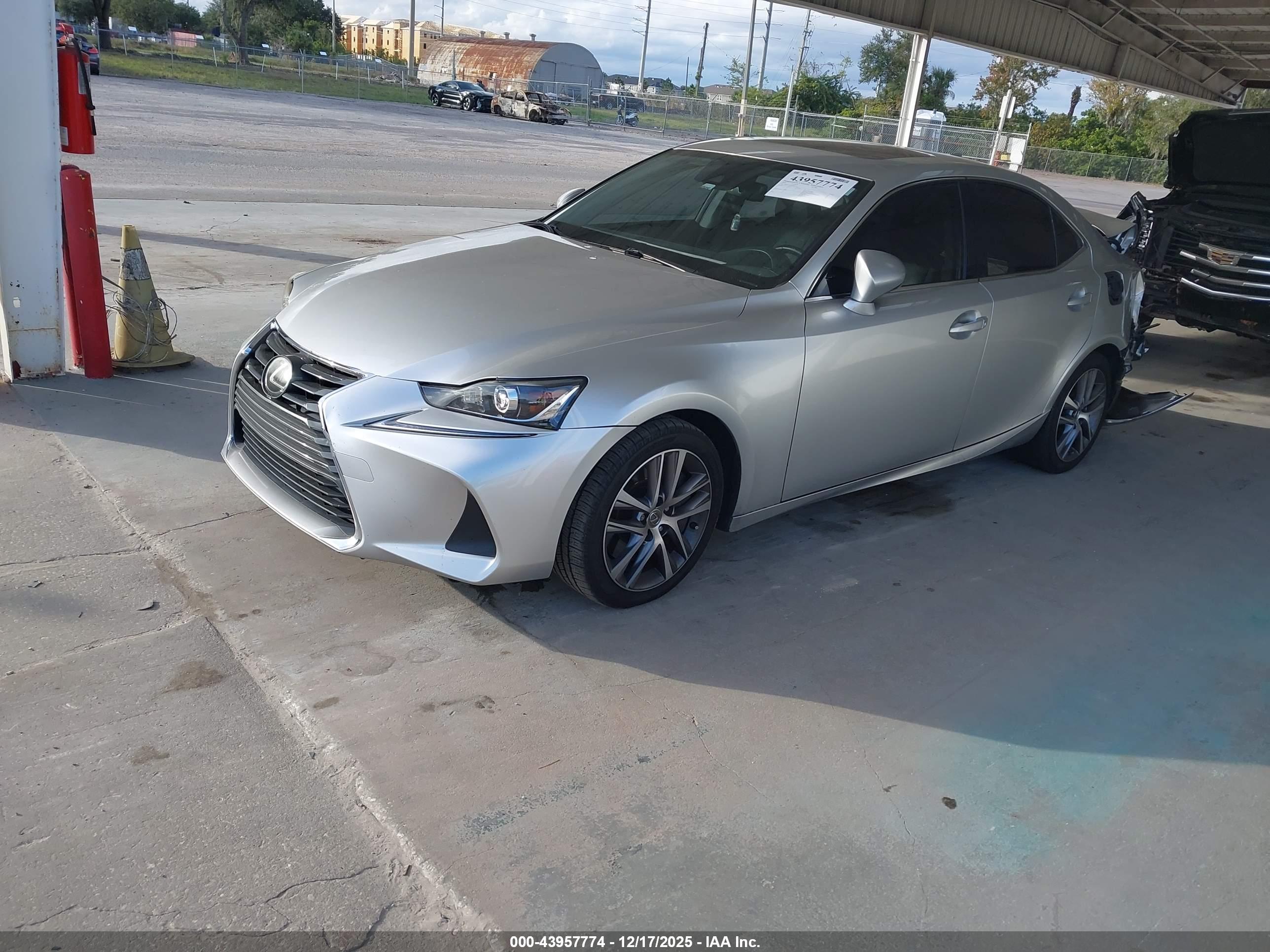 LEXUS IS image 2