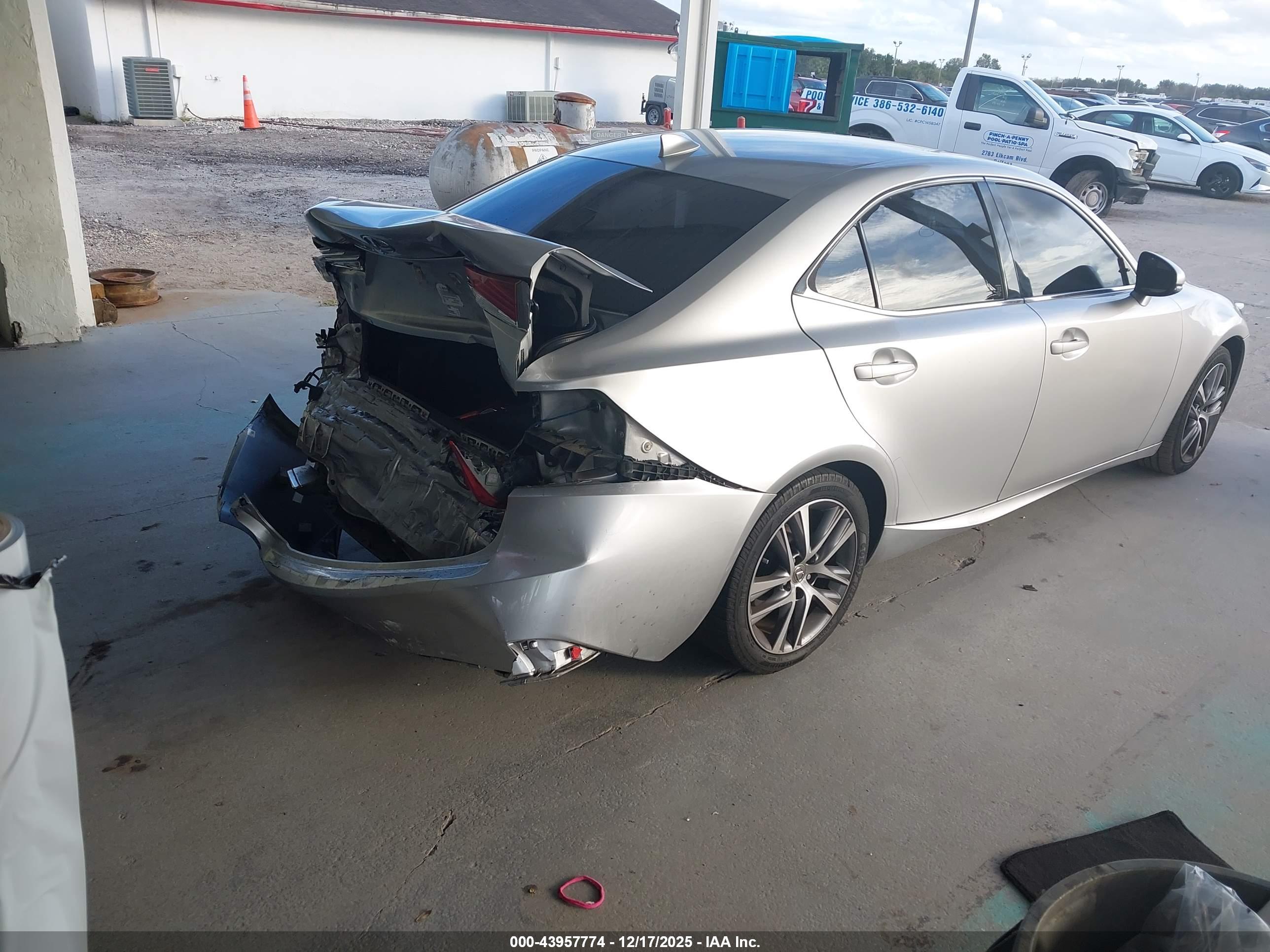 LEXUS IS image 4