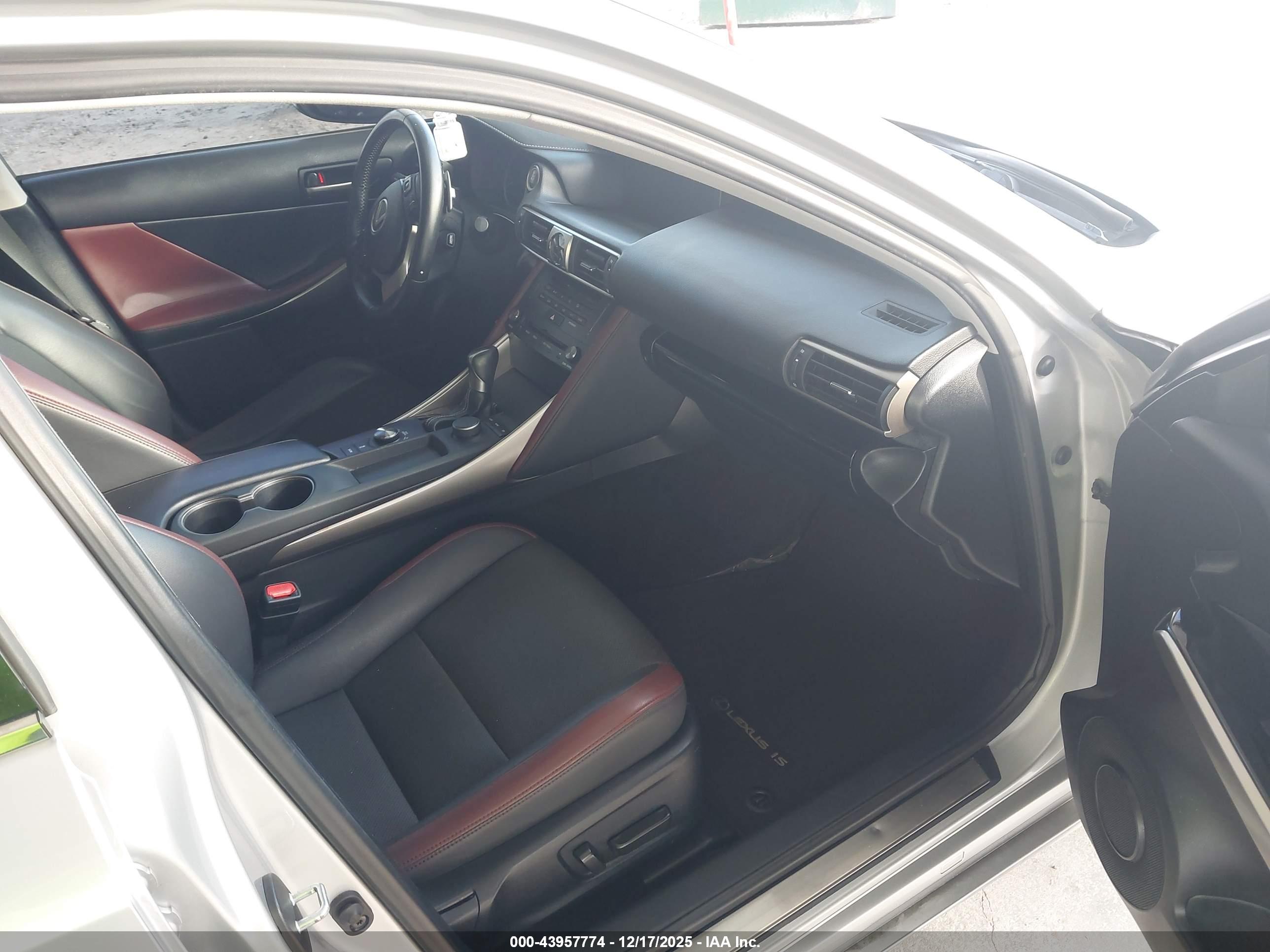 LEXUS IS image 5