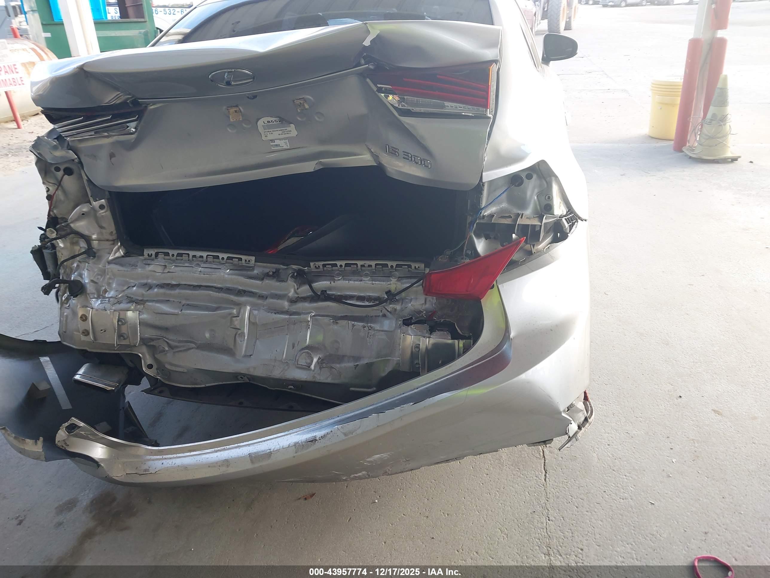 LEXUS IS image 6