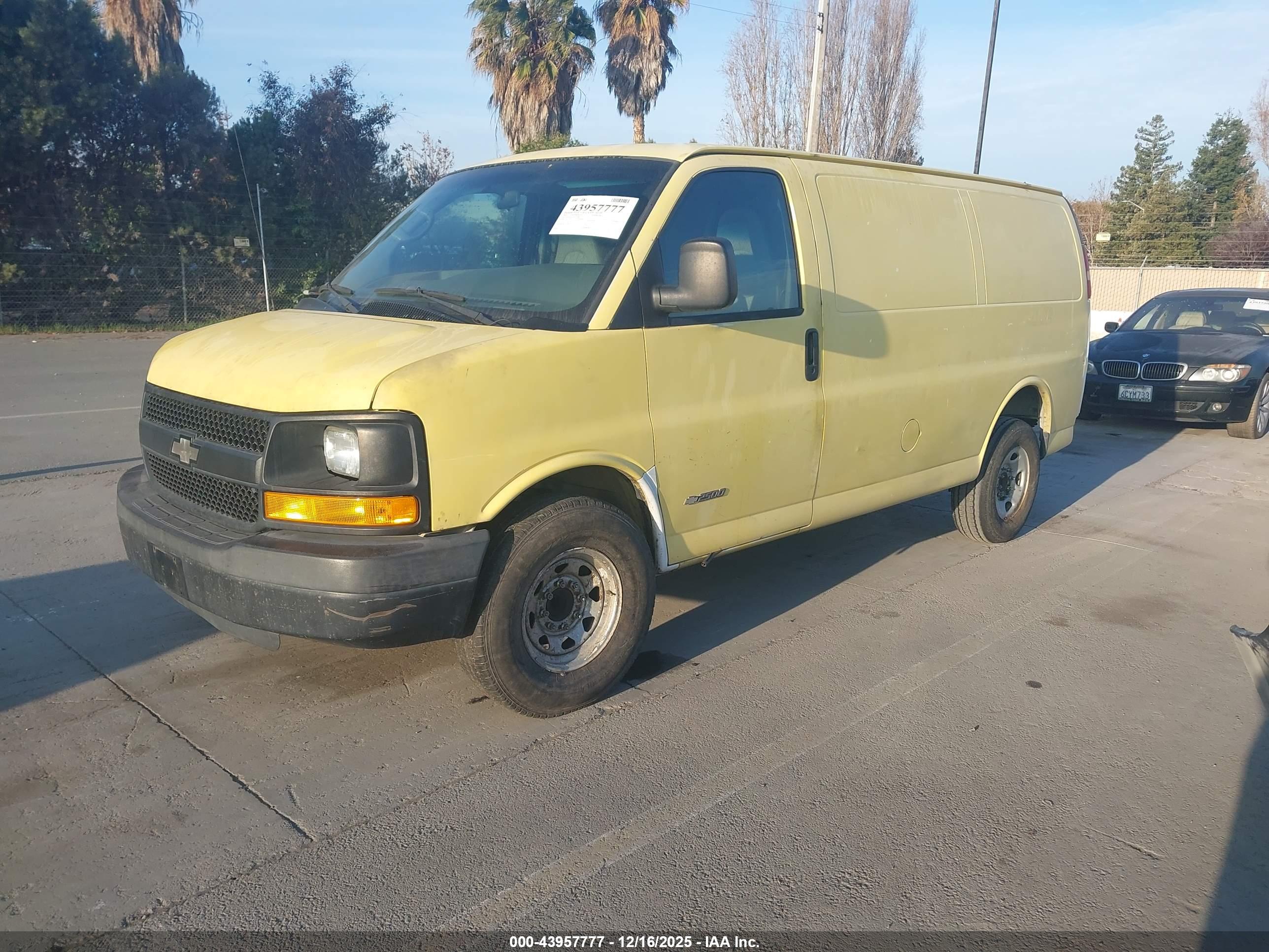 CHEVROLET EXPRESS image 2
