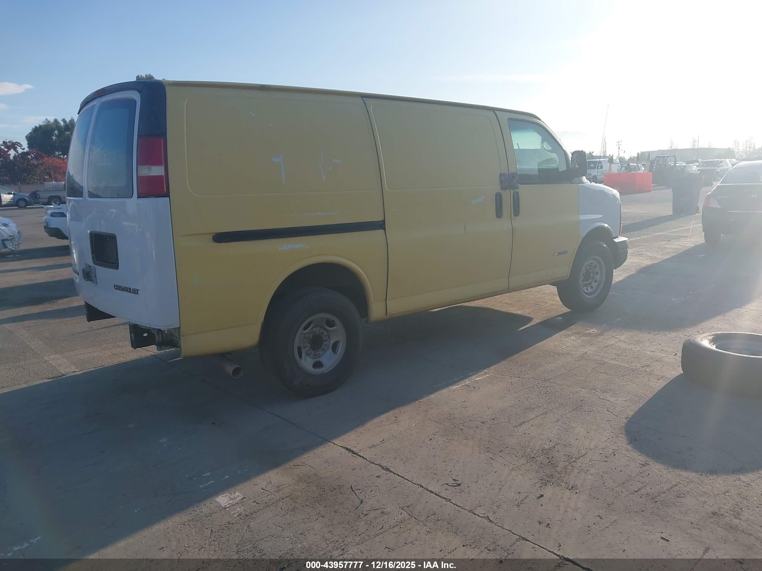 CHEVROLET EXPRESS image 4