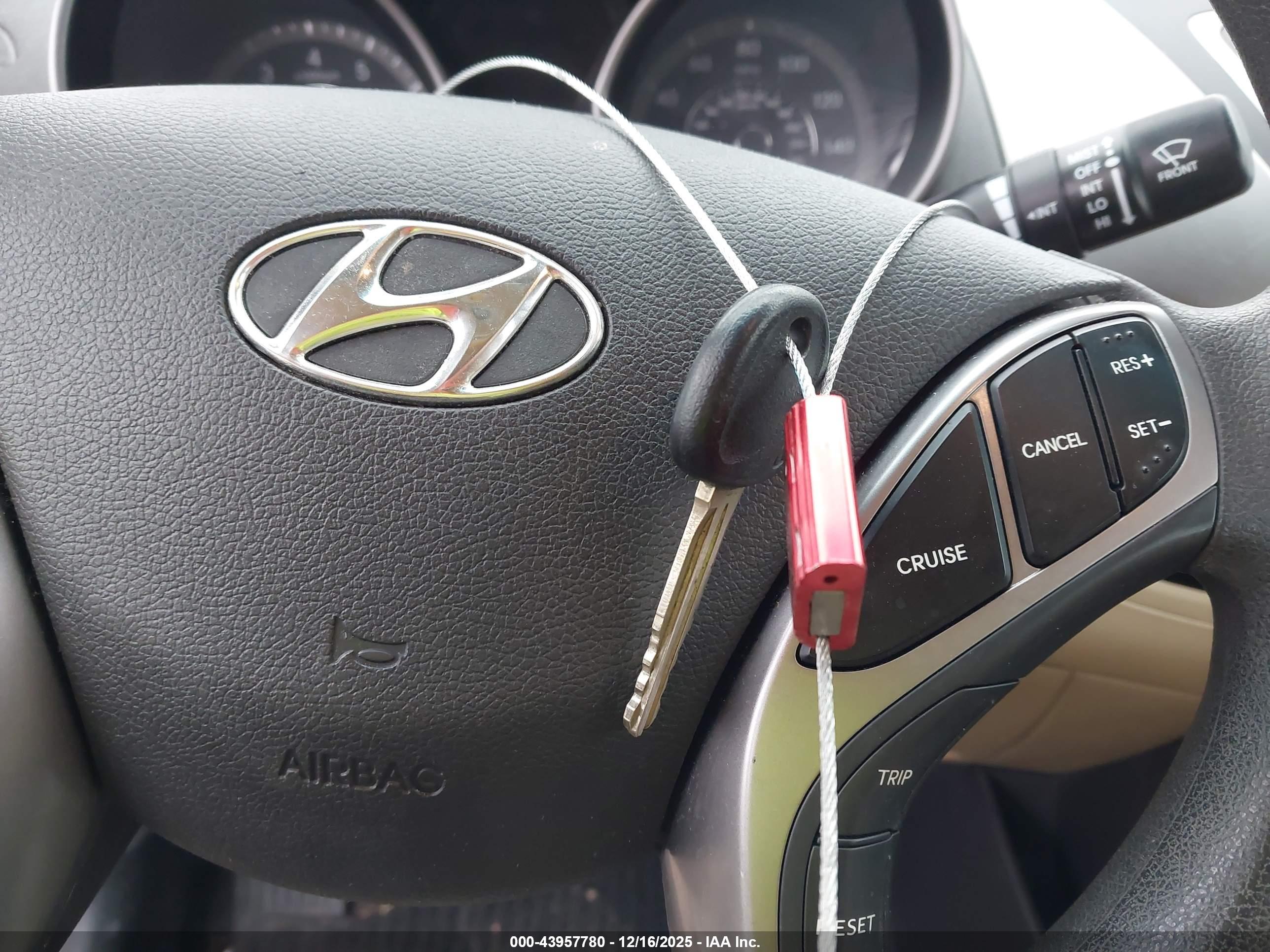 HYUNDAI ELANTRA image 11