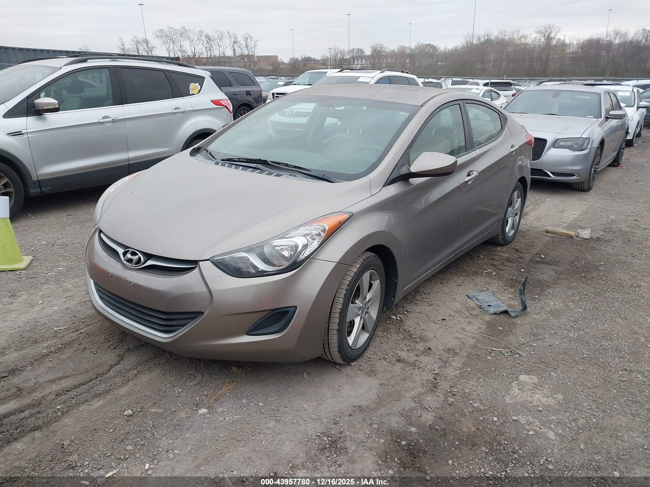 HYUNDAI ELANTRA image 2