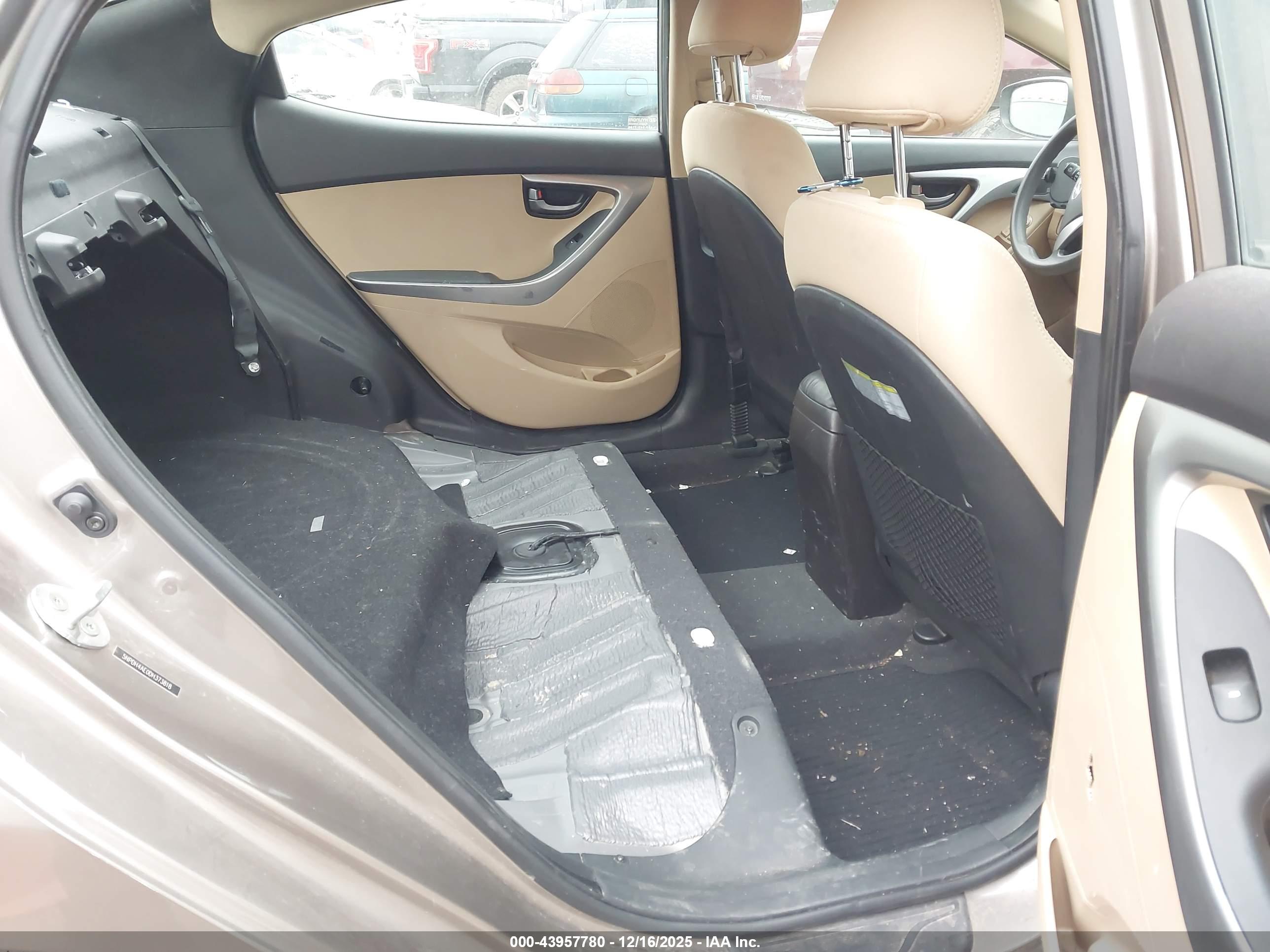 HYUNDAI ELANTRA image 8