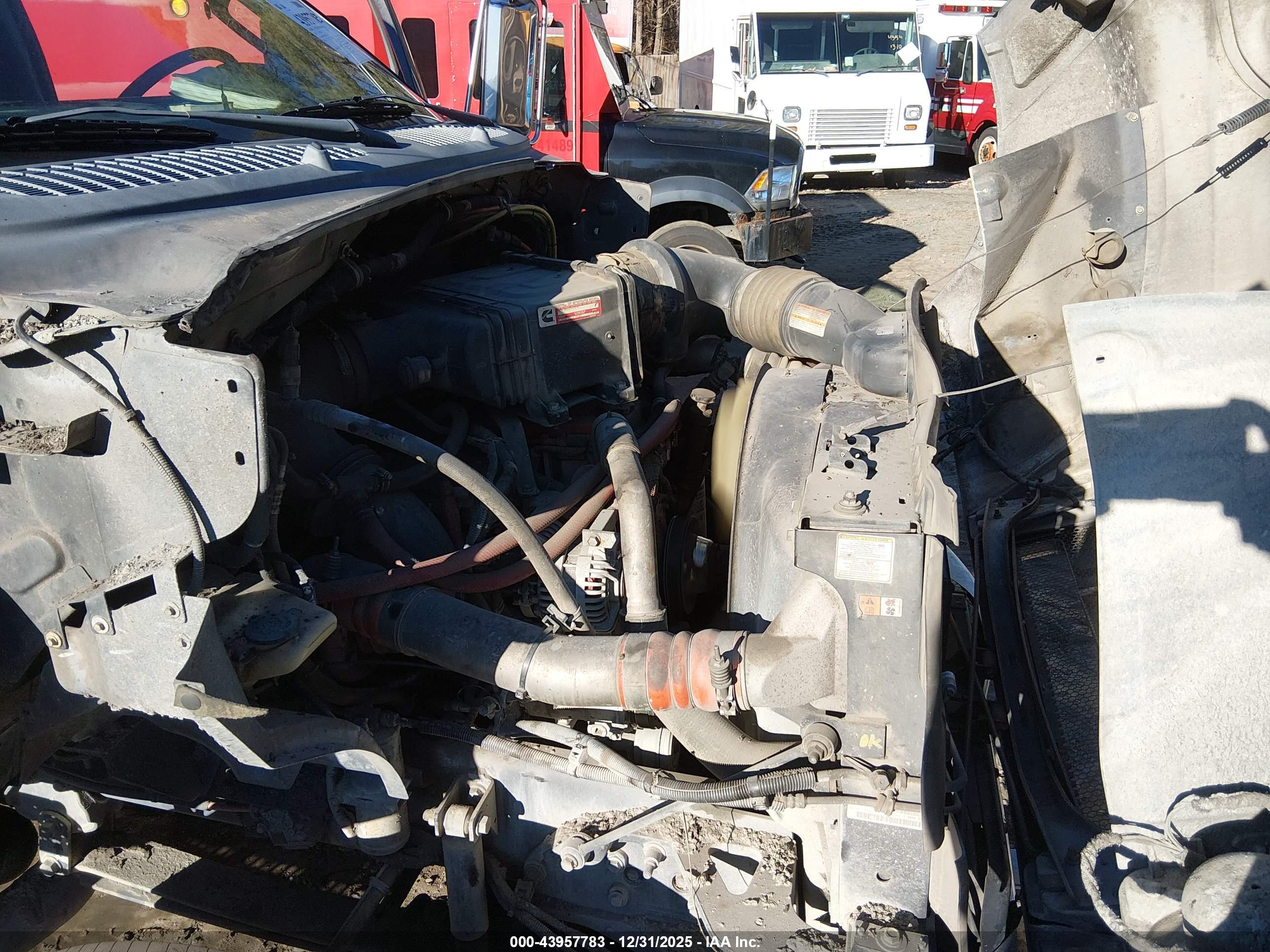 FORD F-750 image 10