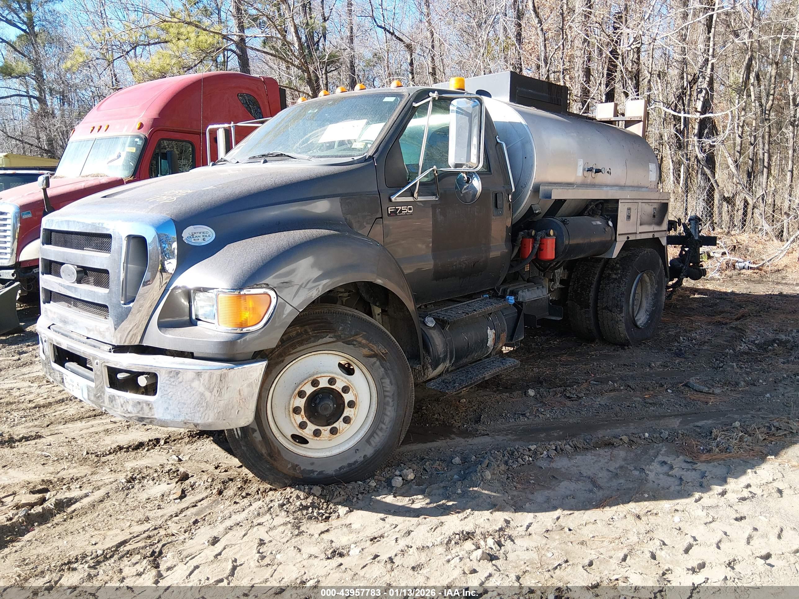FORD F-750 image 2