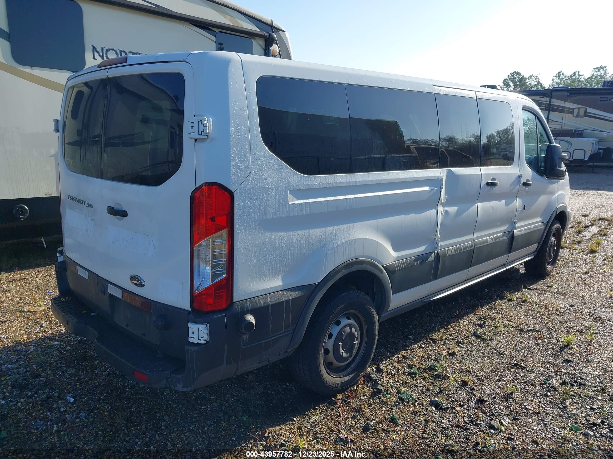 FORD TRANSIT-350 image 4