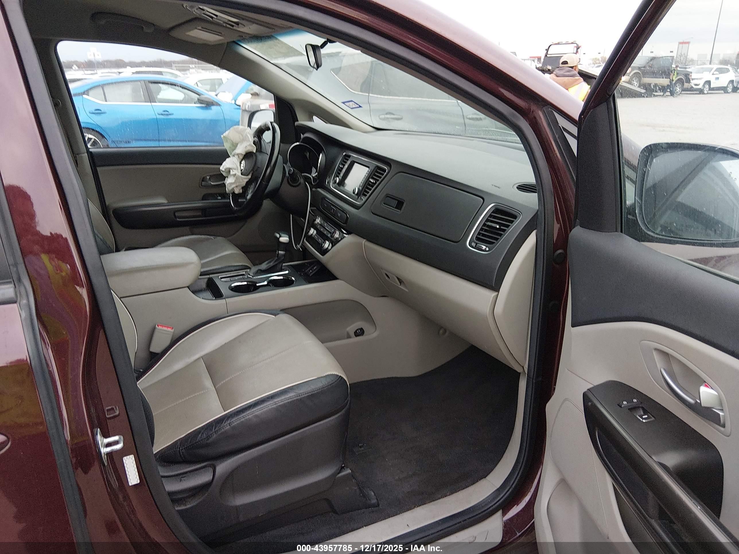 KIA SEDONA image 5
