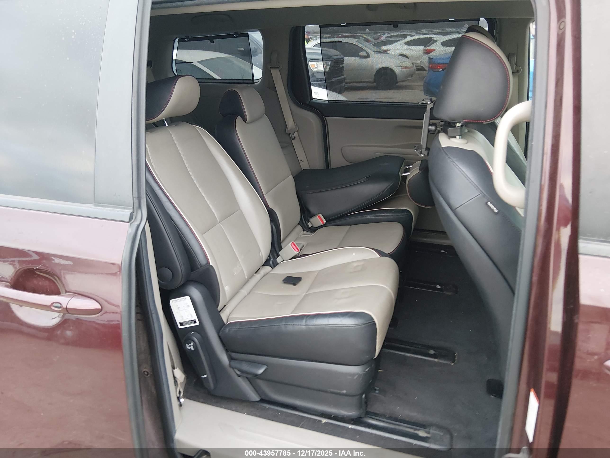 KIA SEDONA image 8