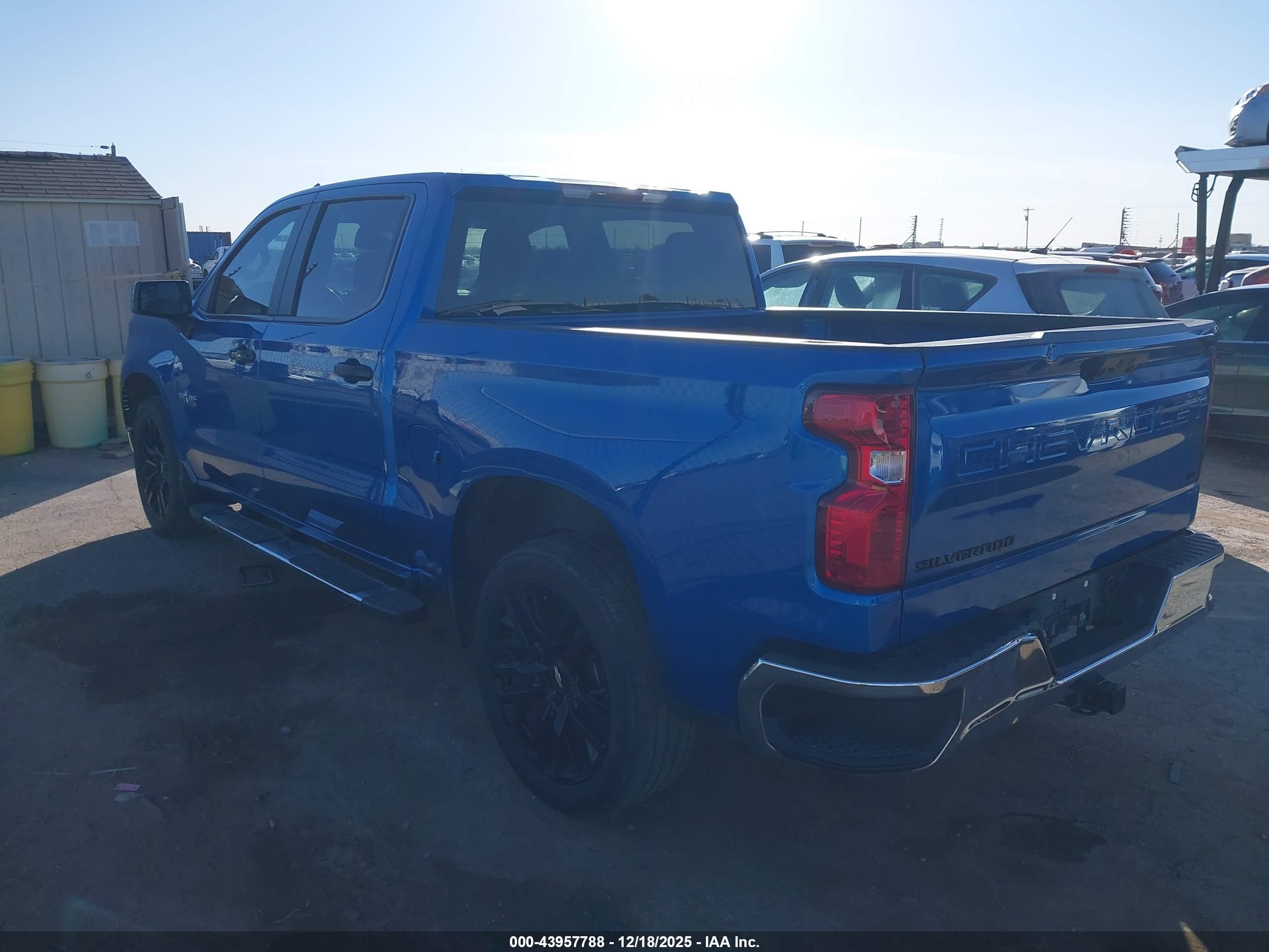 CHEVROLET SILVERADO image 3