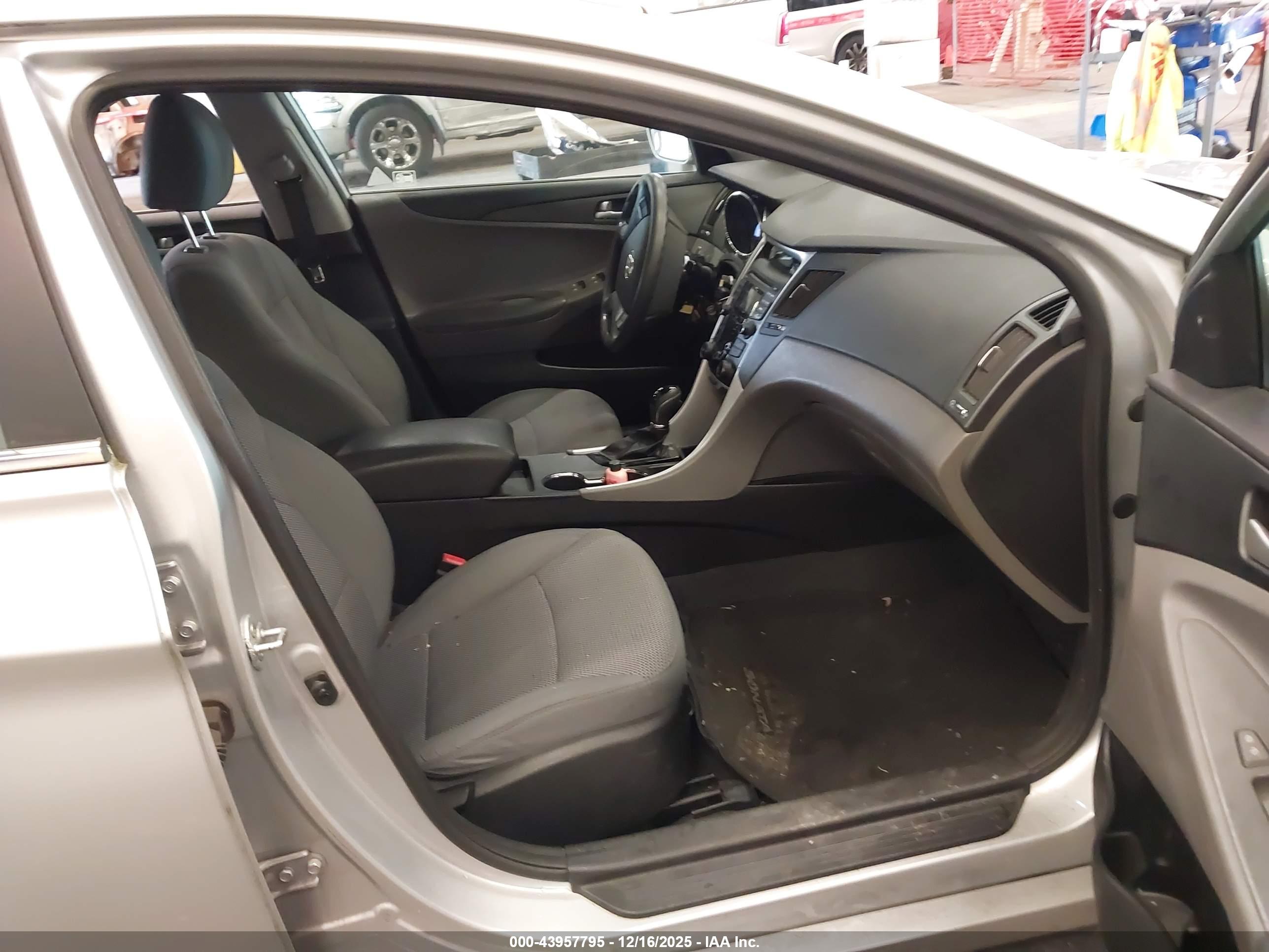 HYUNDAI SONATA image 5