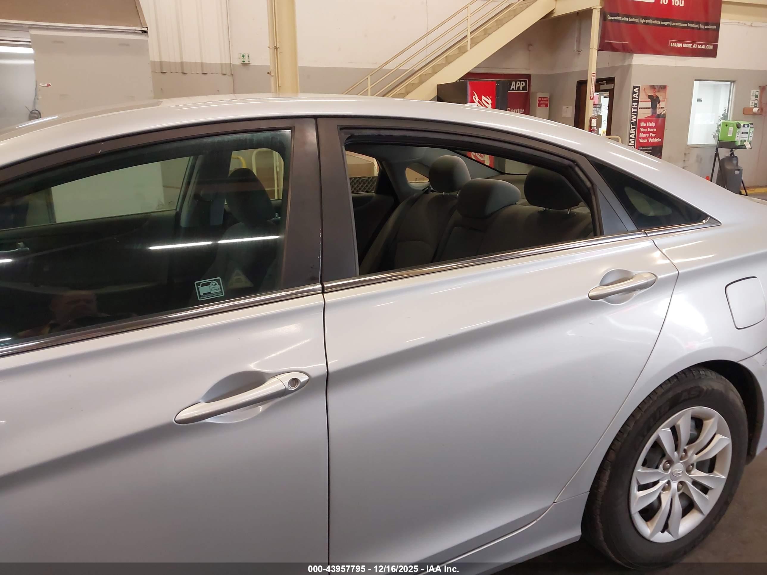 HYUNDAI SONATA image 6