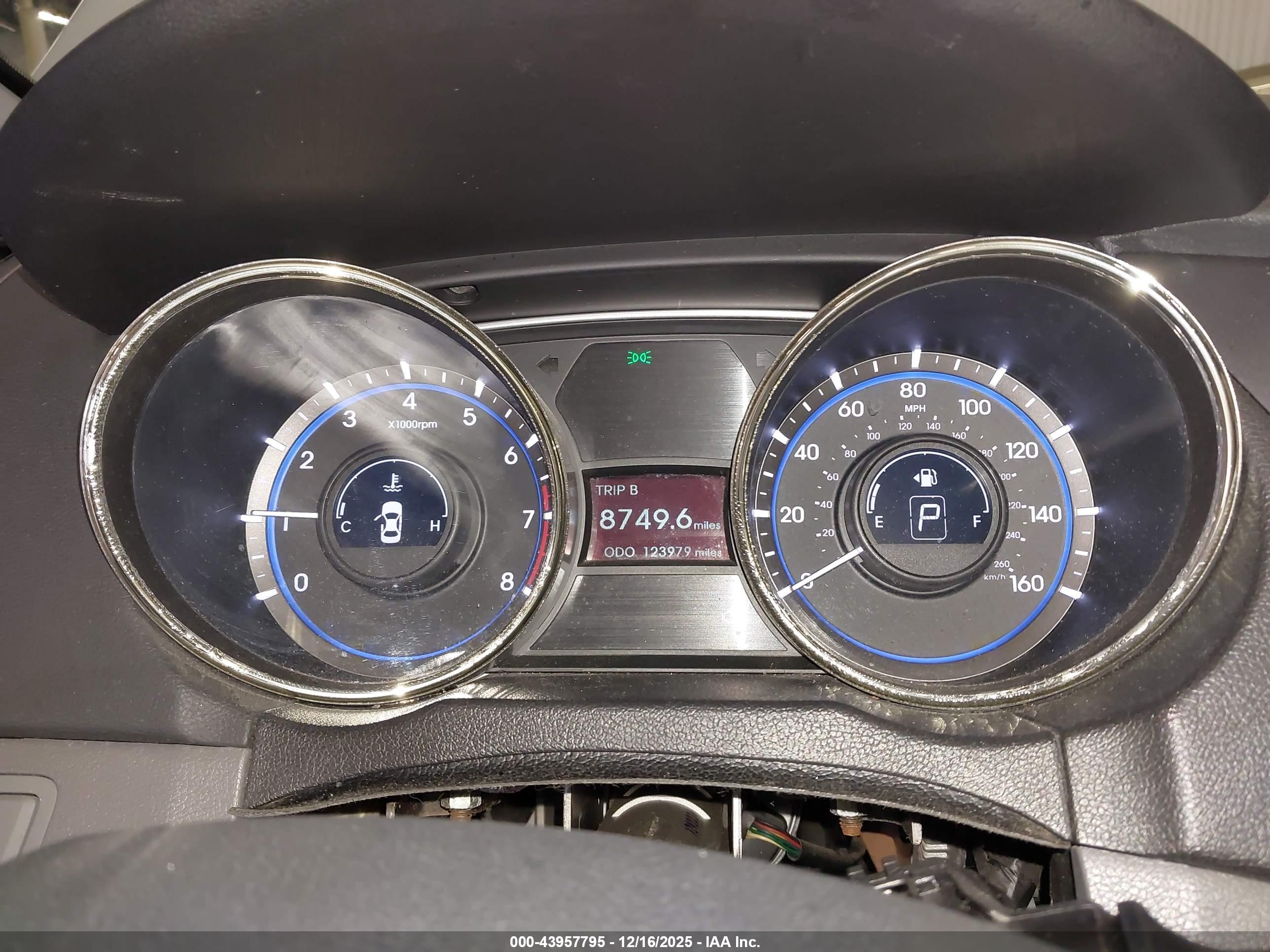 HYUNDAI SONATA image 7