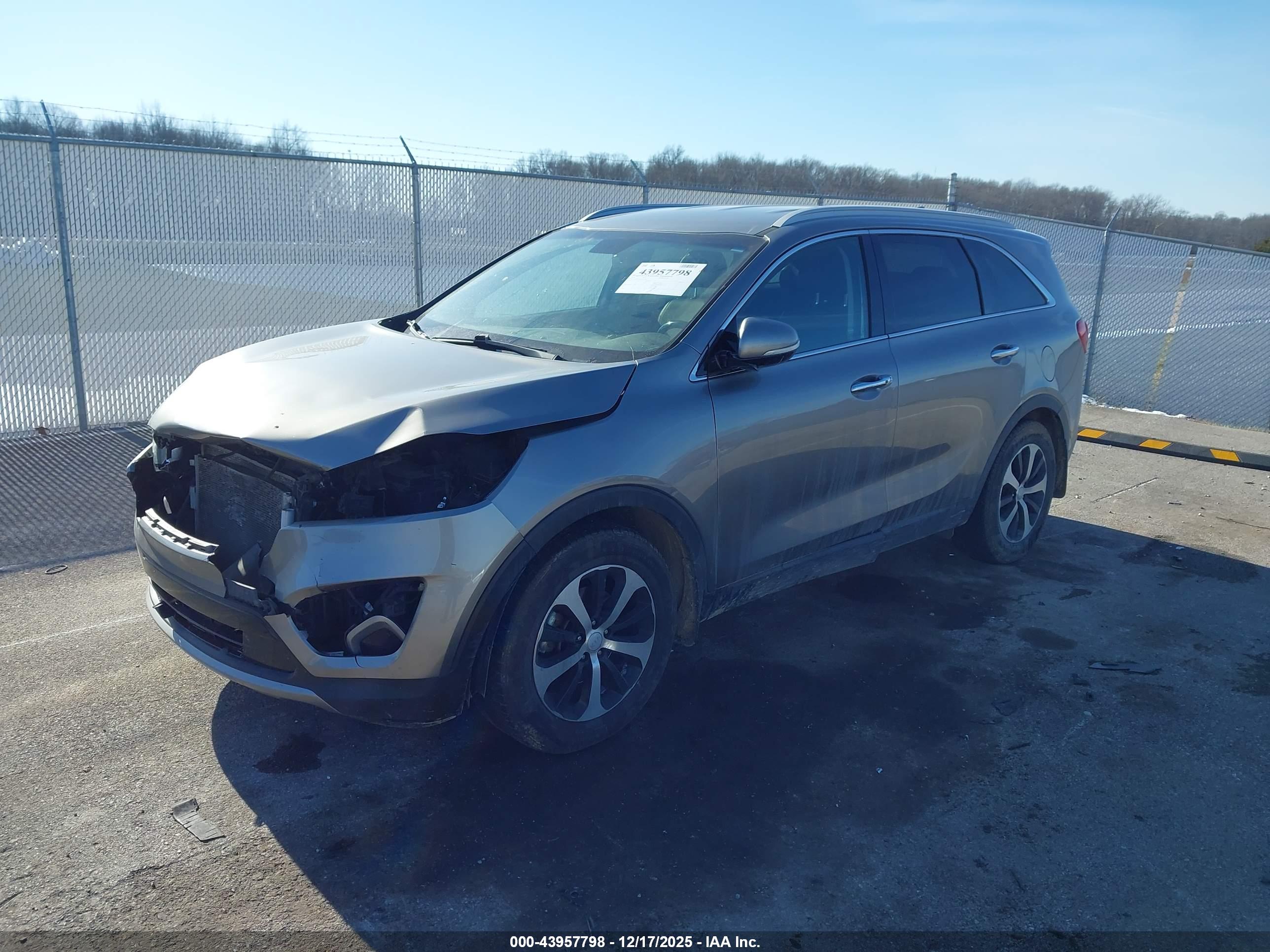 KIA SORENTO image 2