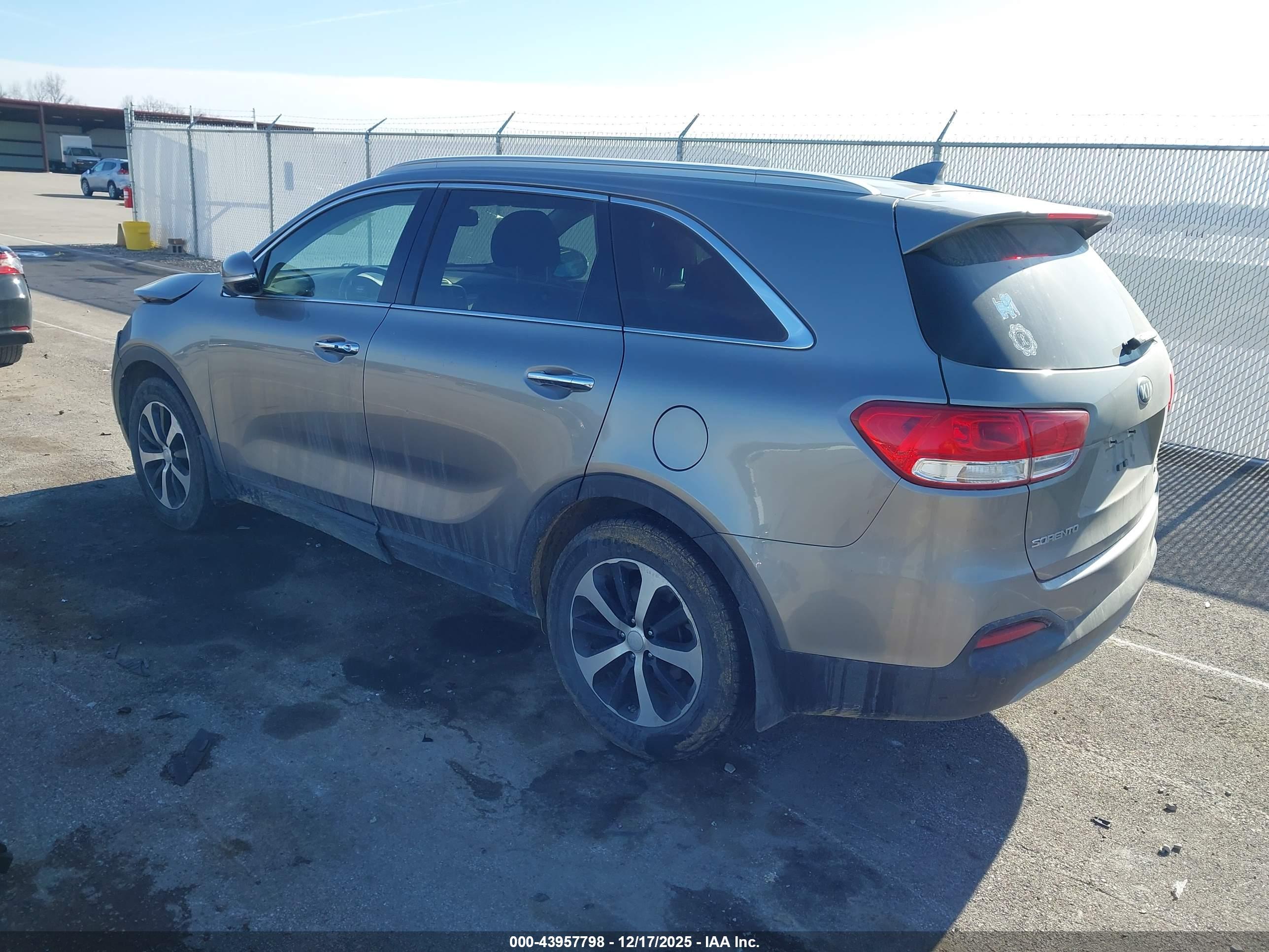 KIA SORENTO image 3