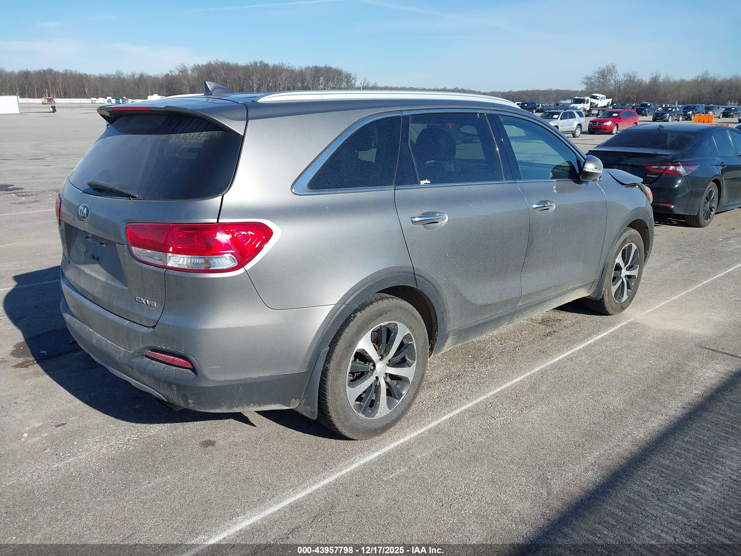 KIA SORENTO image 4