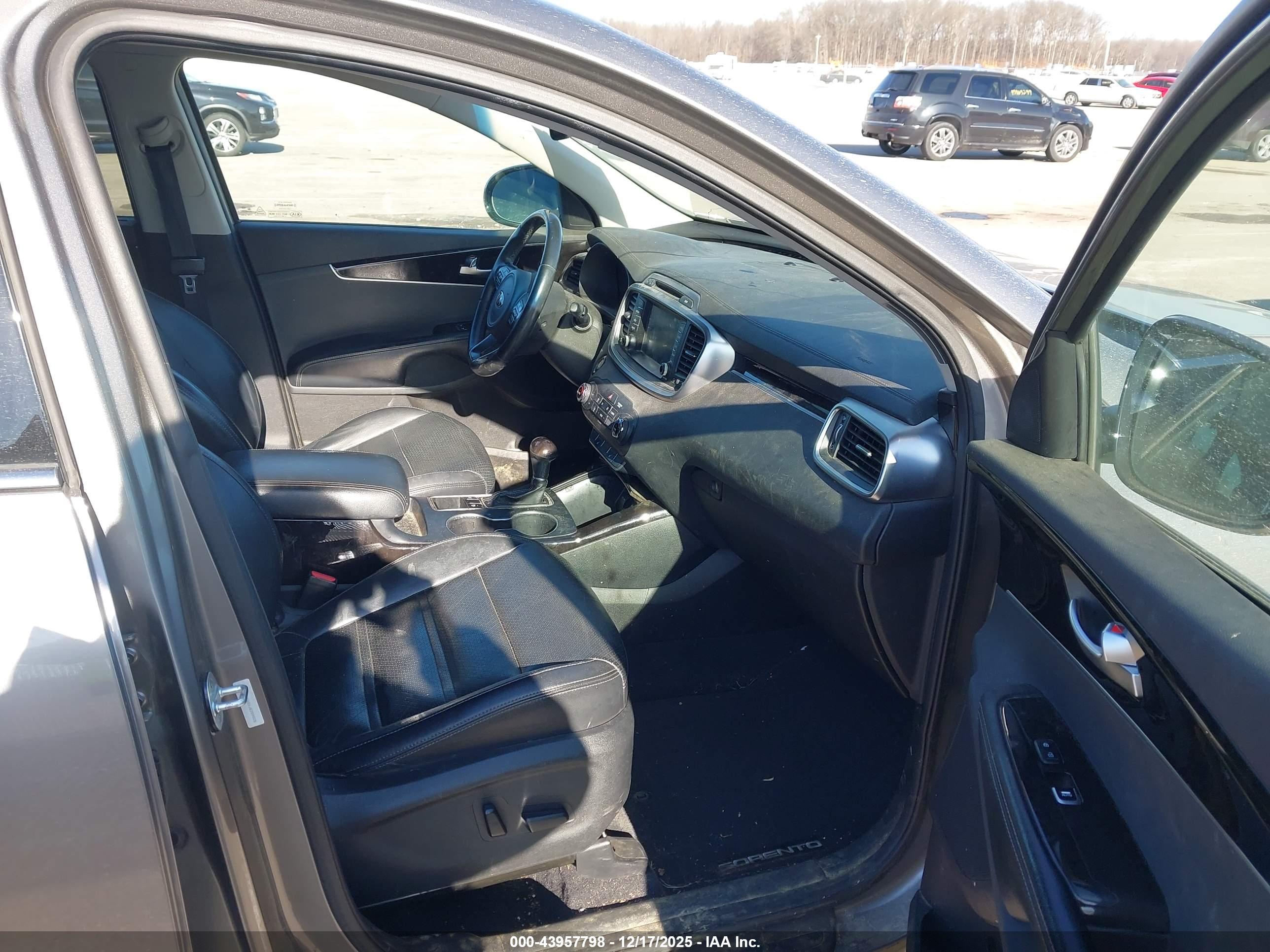 KIA SORENTO image 5