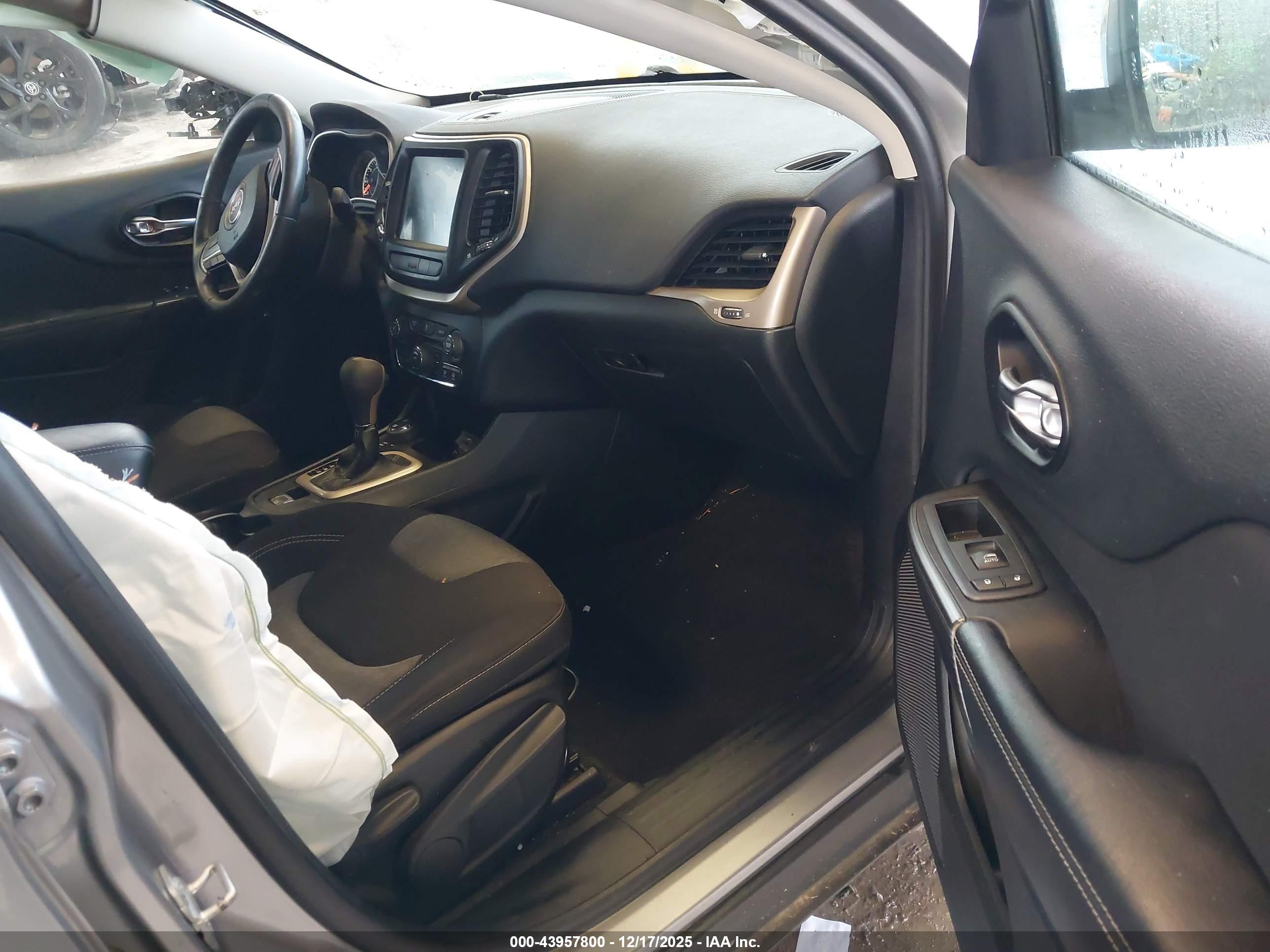 JEEP CHEROKEE image 5