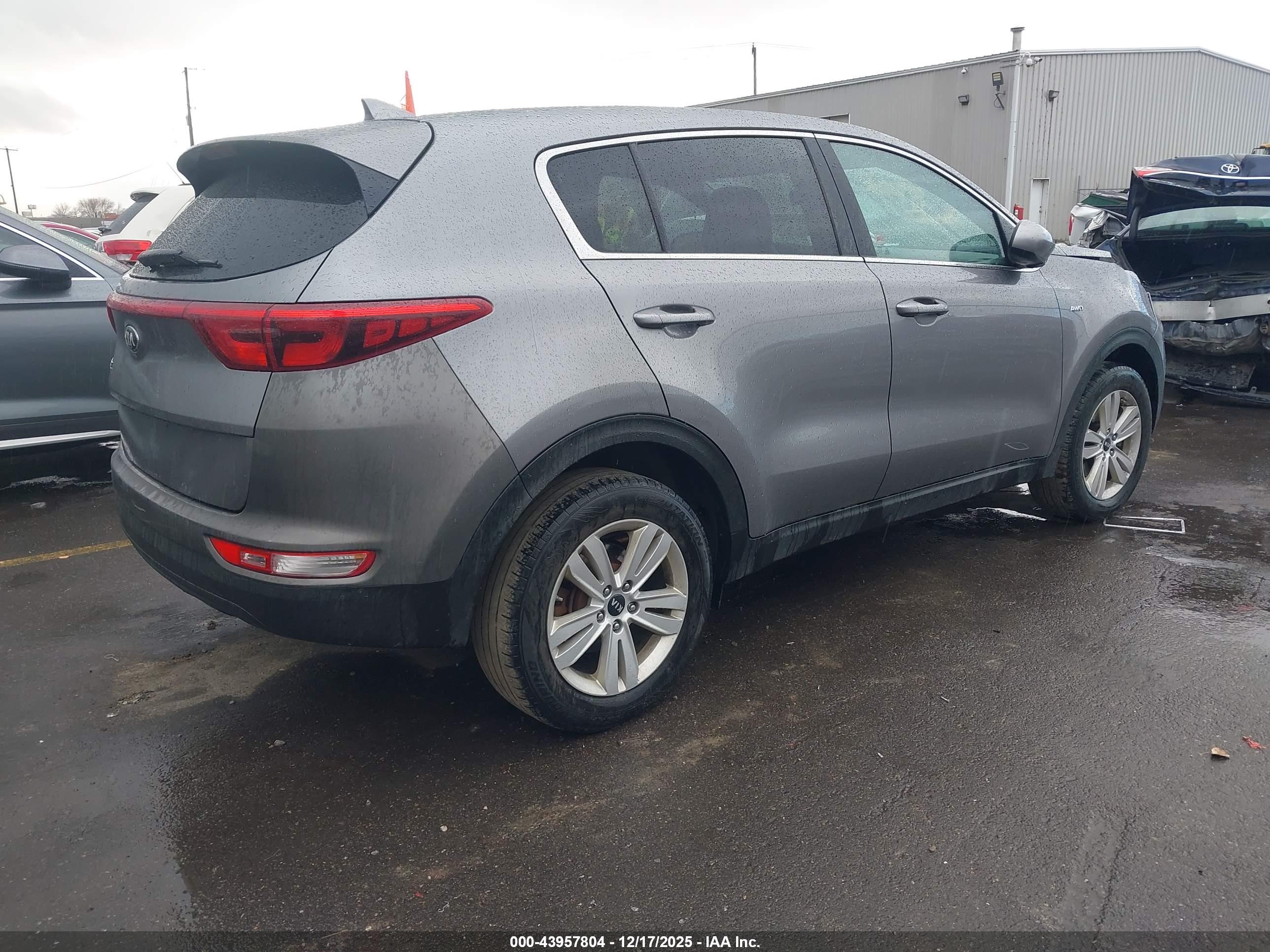 KIA SPORTAGE image 4