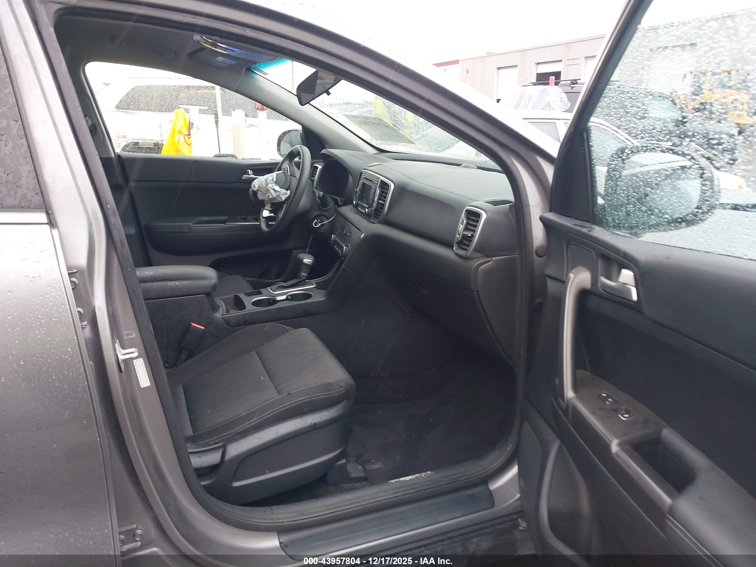 KIA SPORTAGE image 5