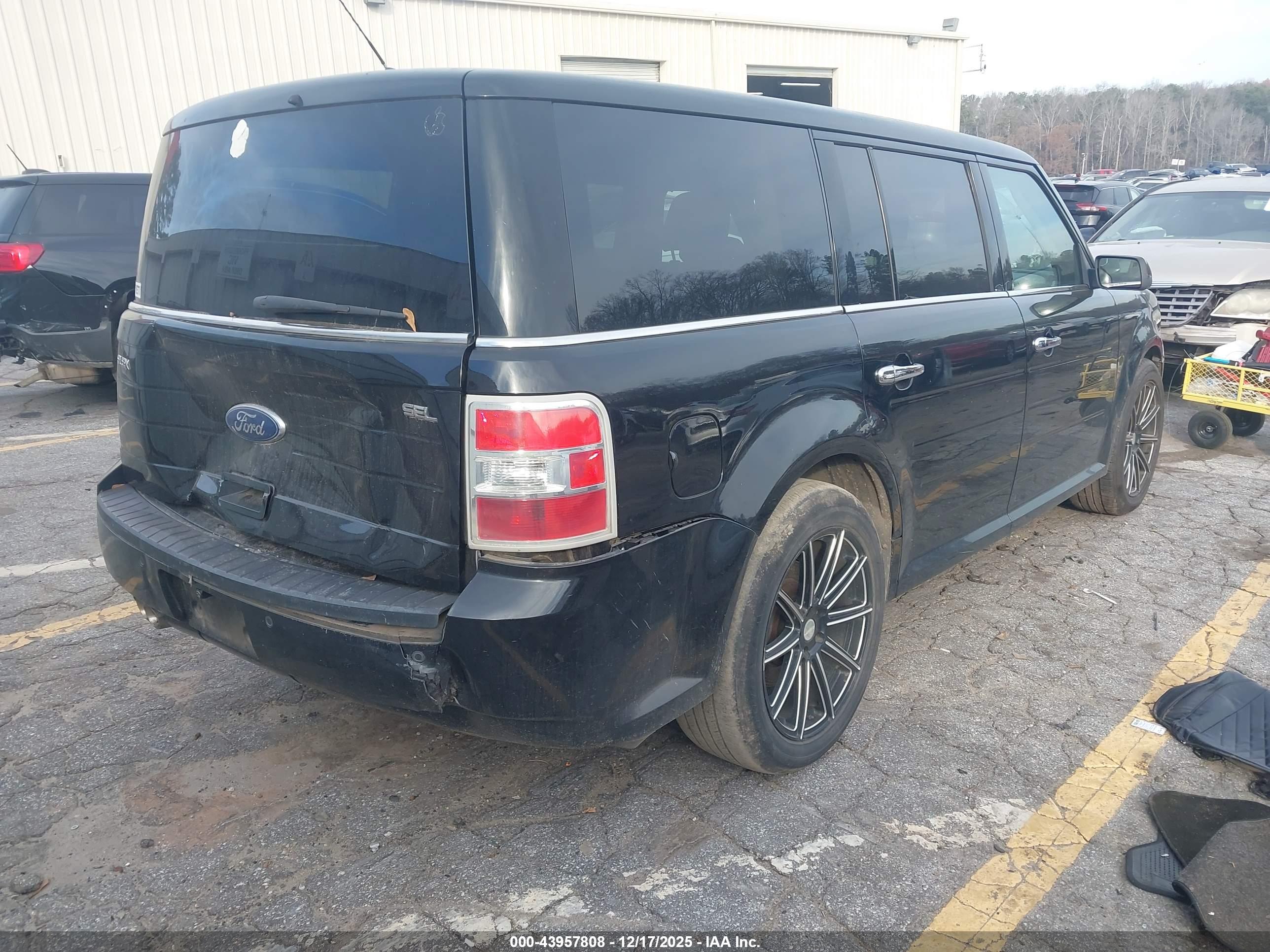 FORD FLEX image 4
