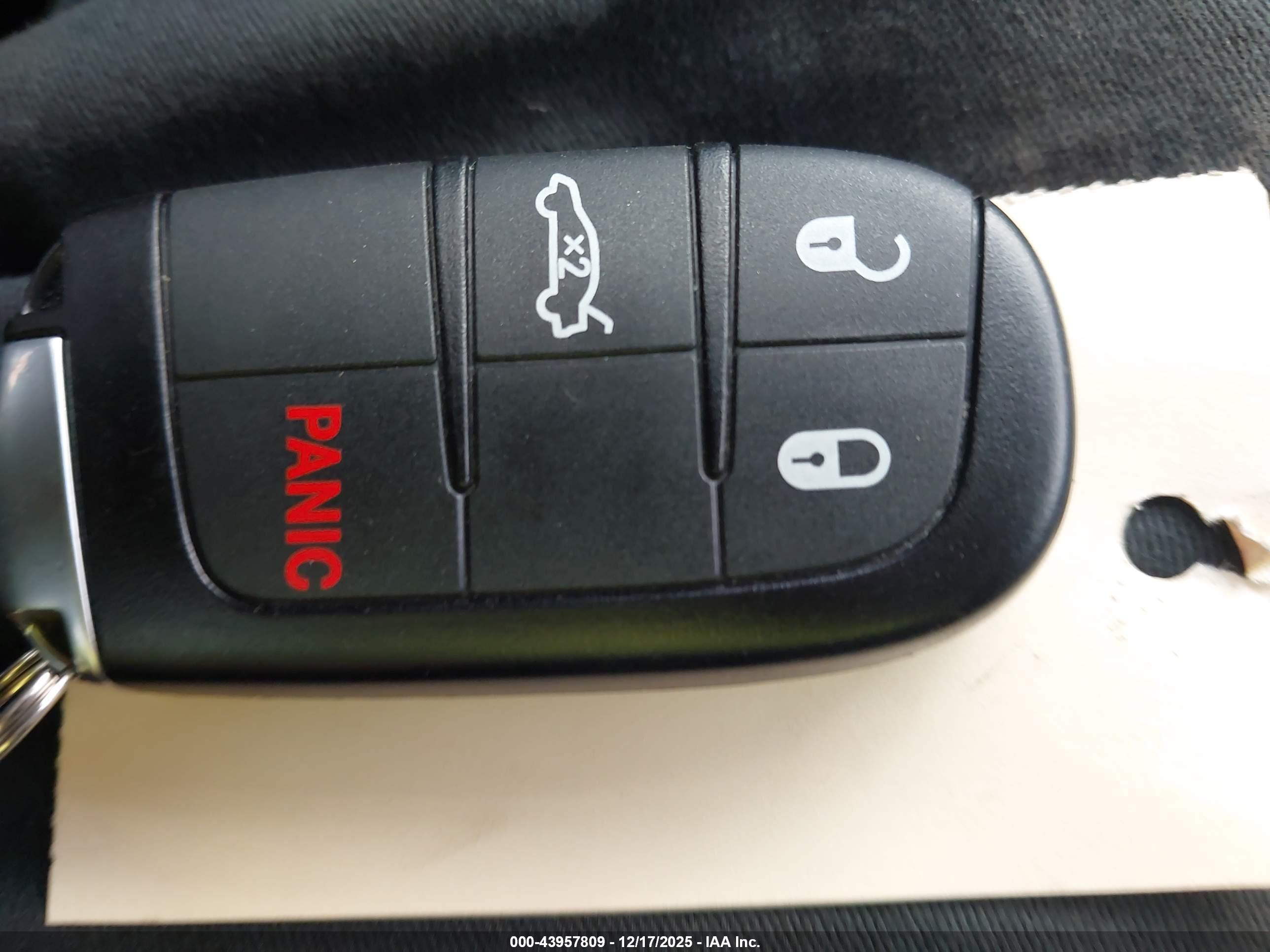 CHRYSLER 300 image 11
