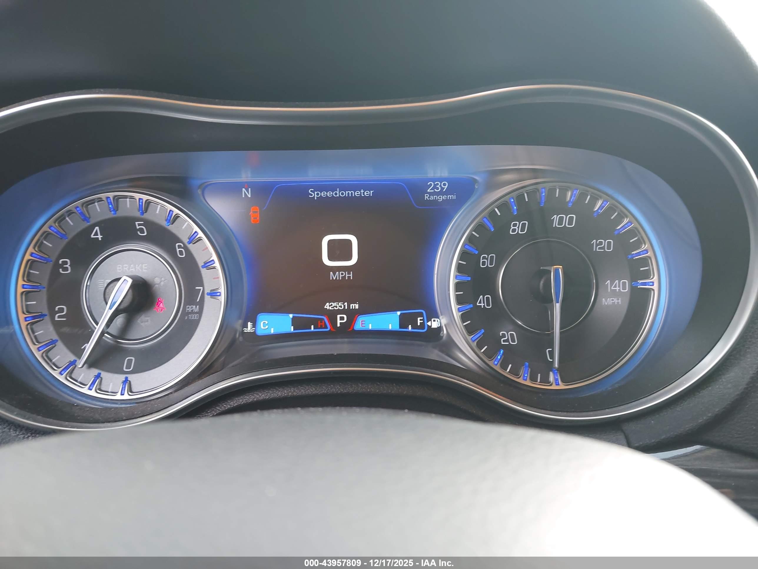 CHRYSLER 300 image 7