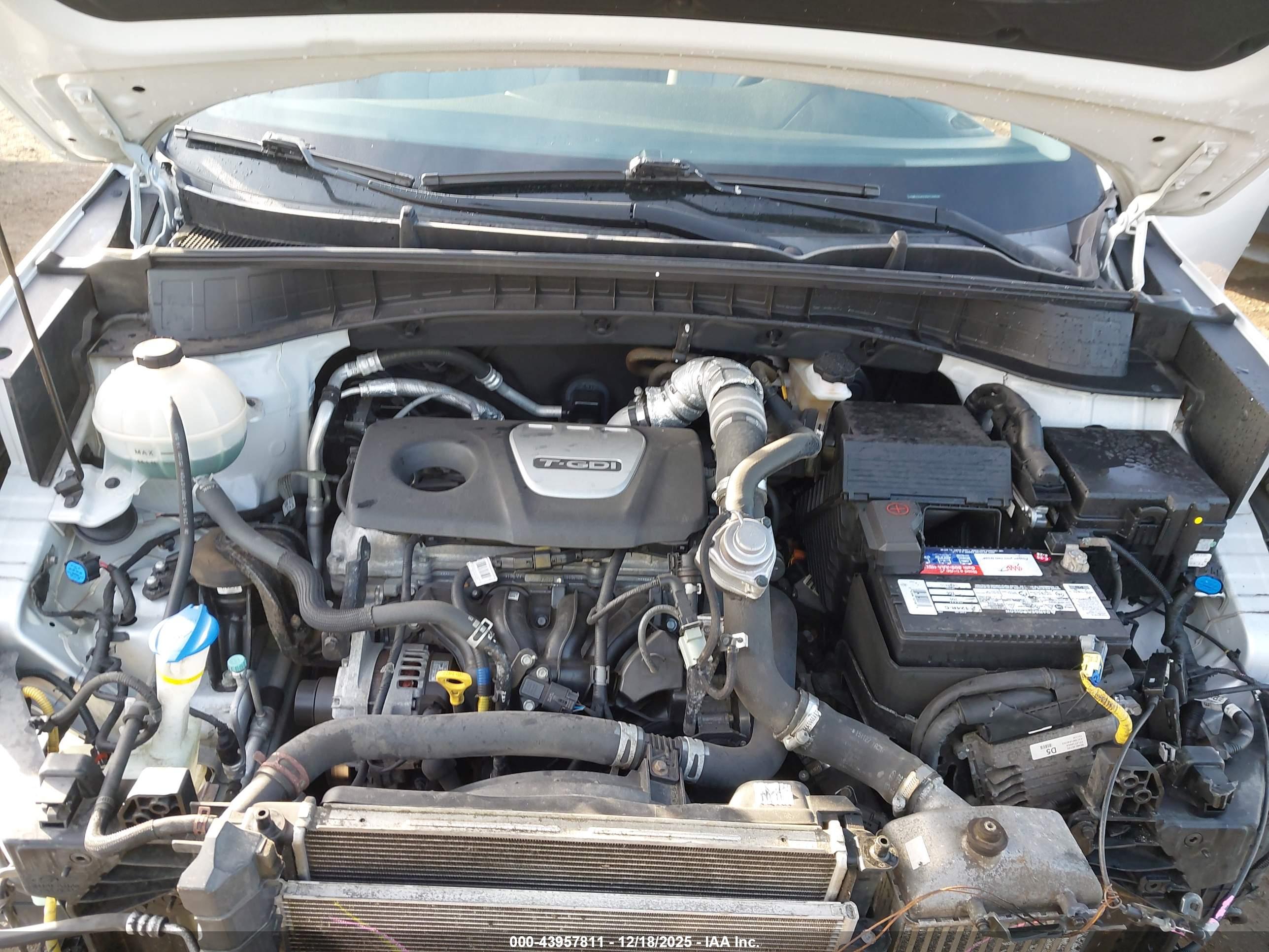 HYUNDAI TUCSON image 10