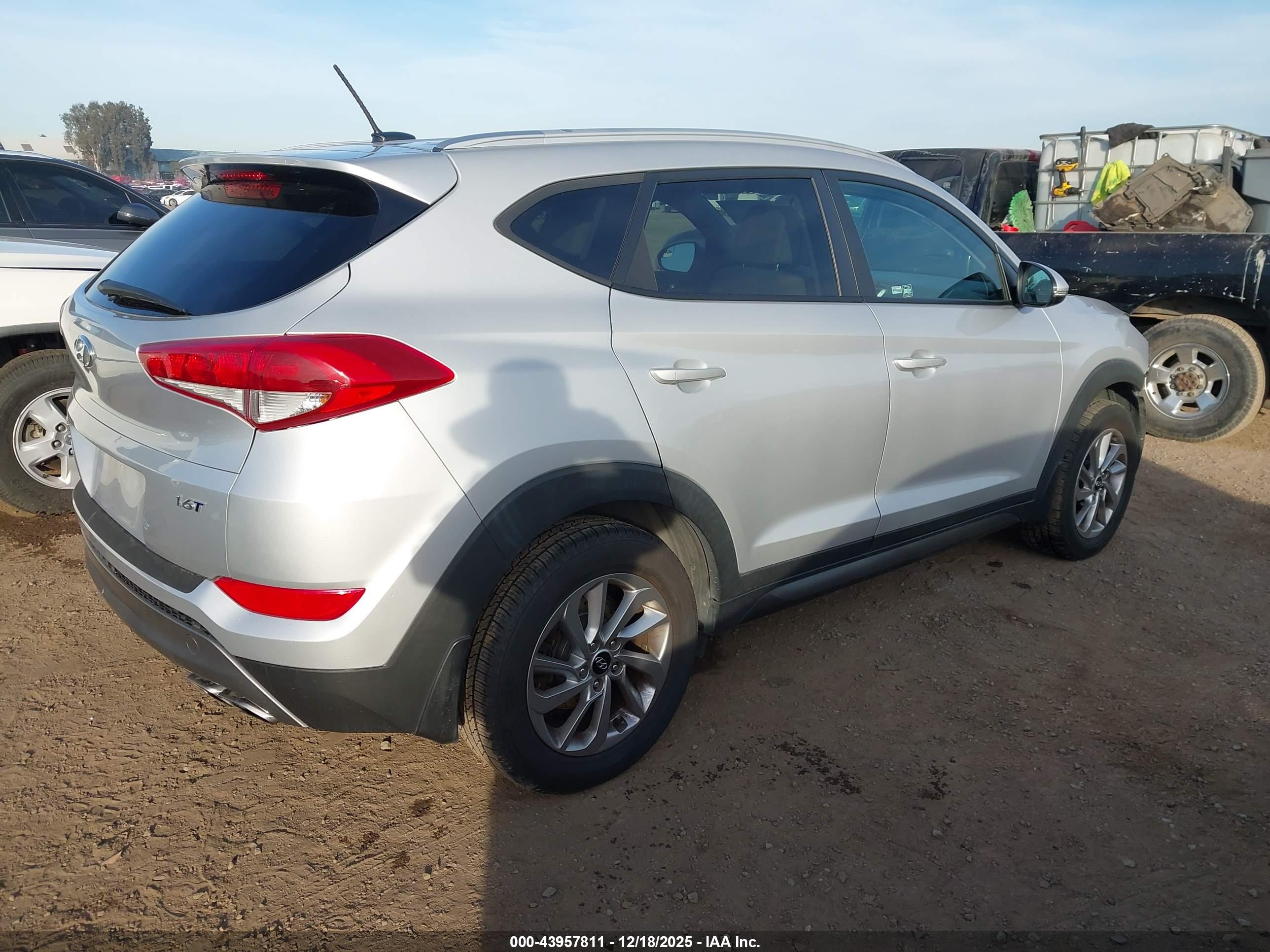 HYUNDAI TUCSON image 4