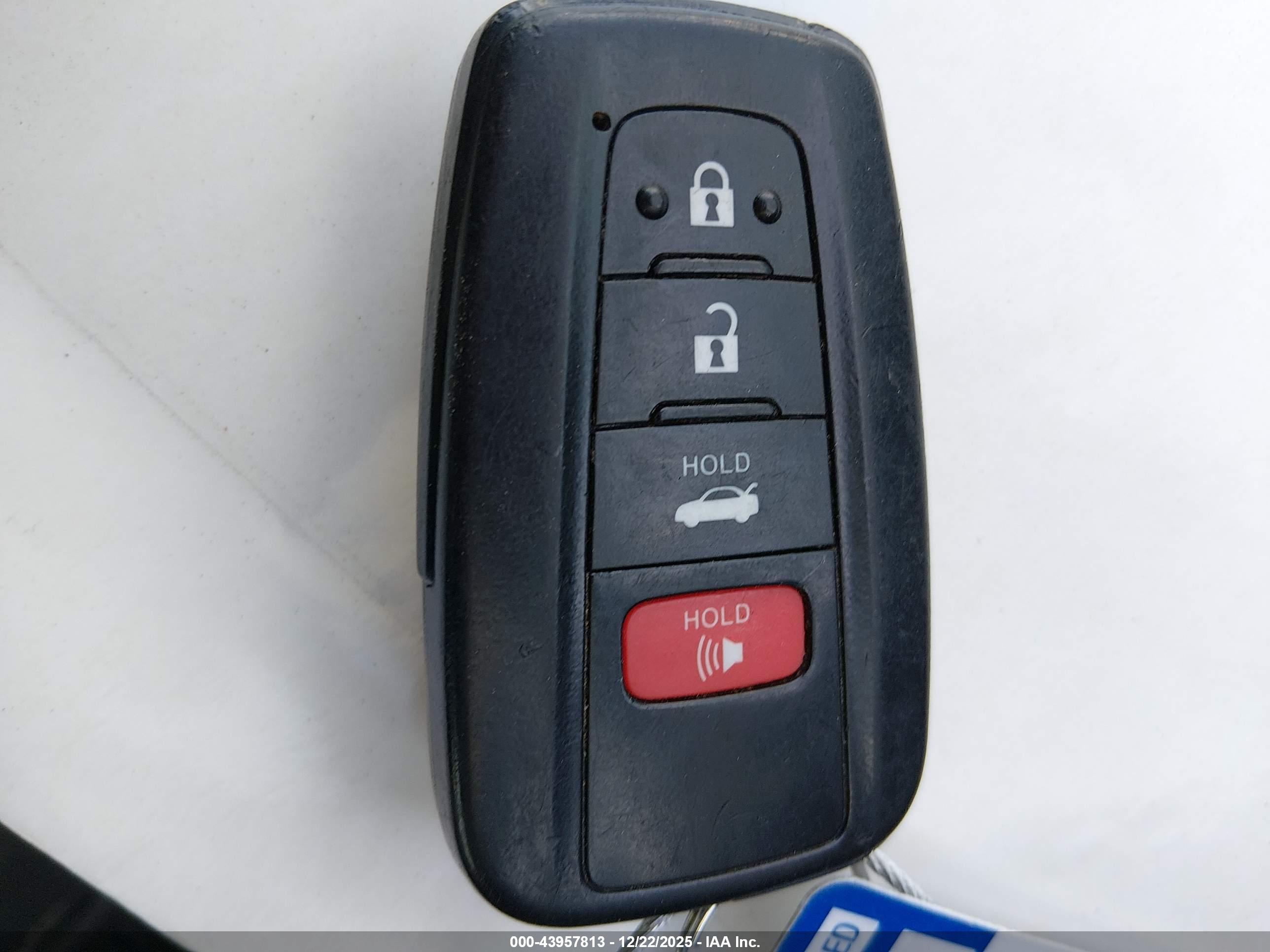 TOYOTA CAMRY image 11