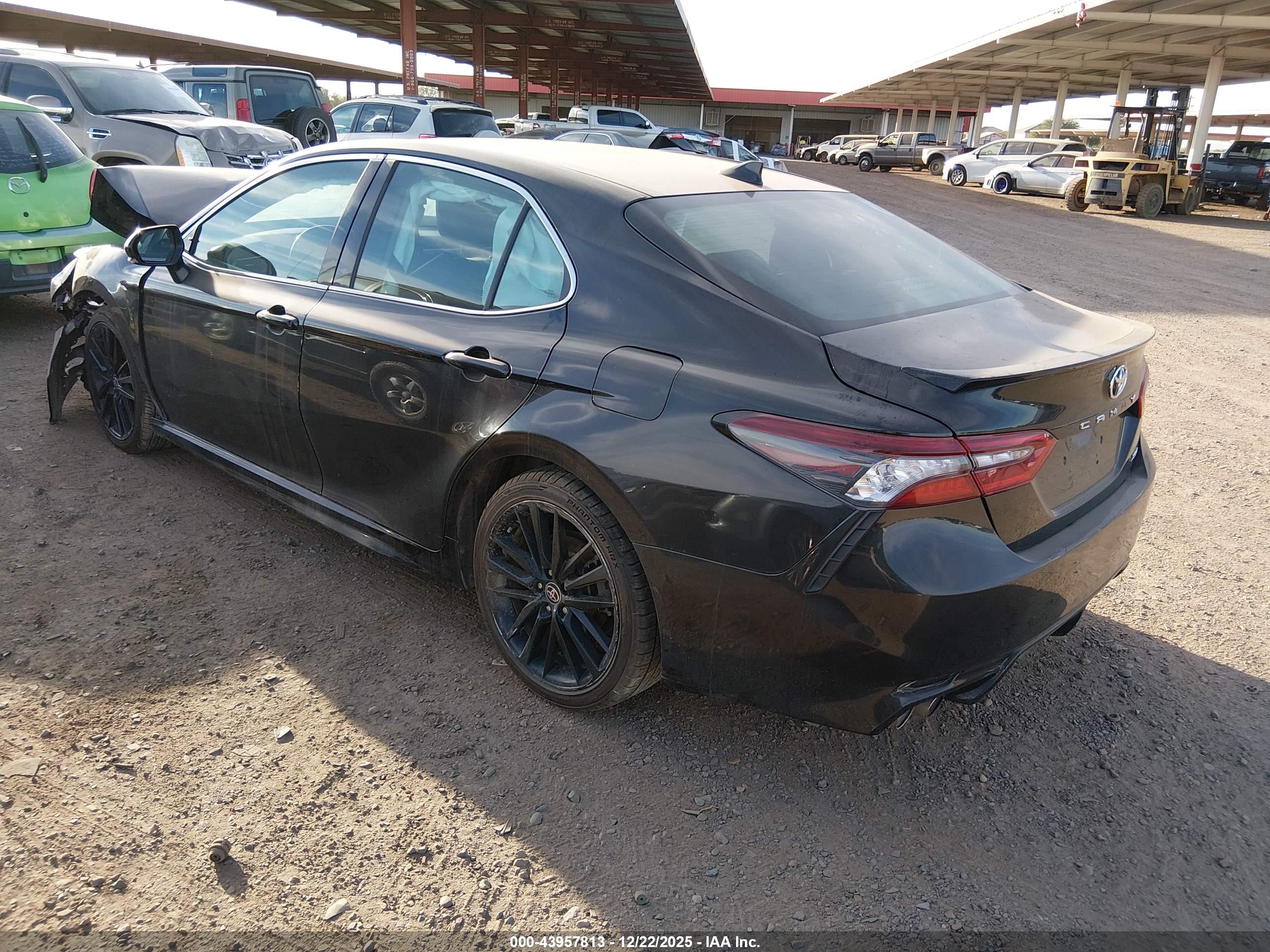 TOYOTA CAMRY image 3