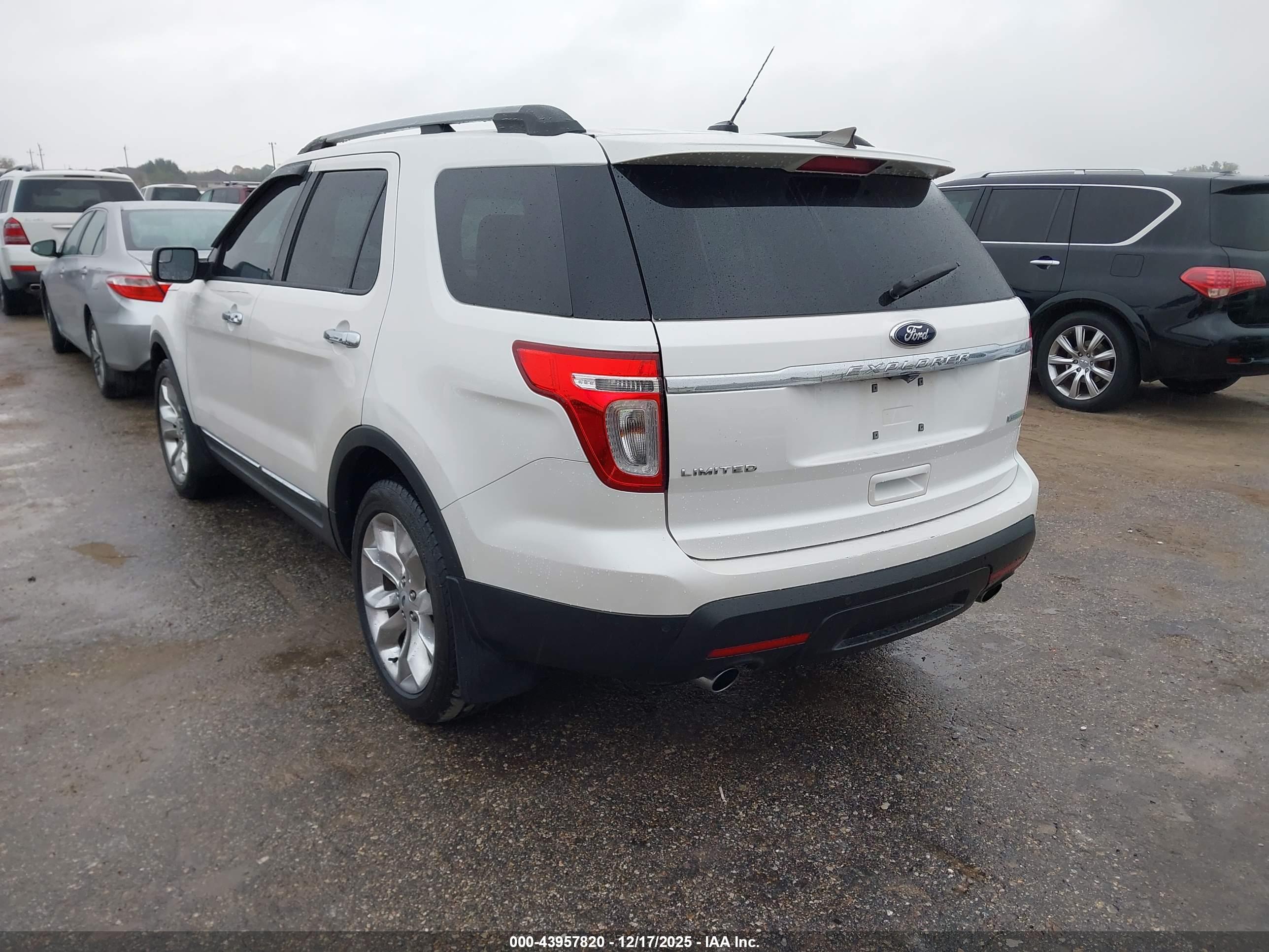 FORD EXPLORER image 3