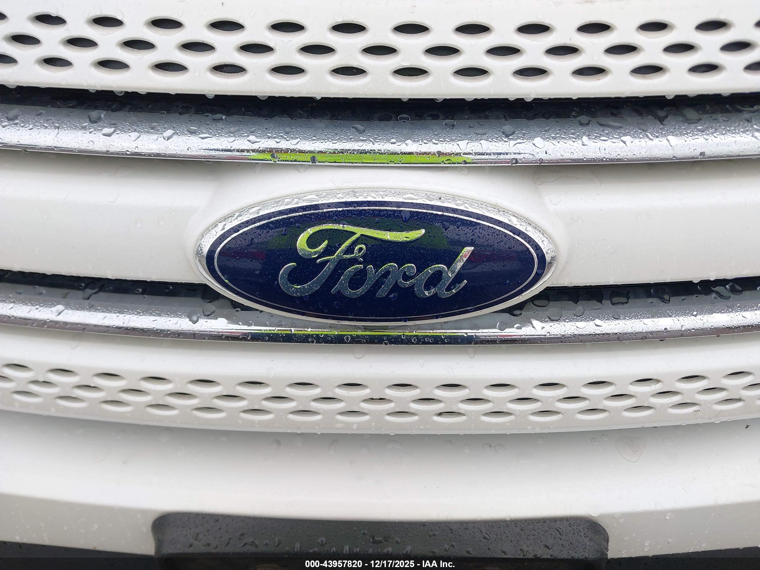 FORD EXPLORER image 6