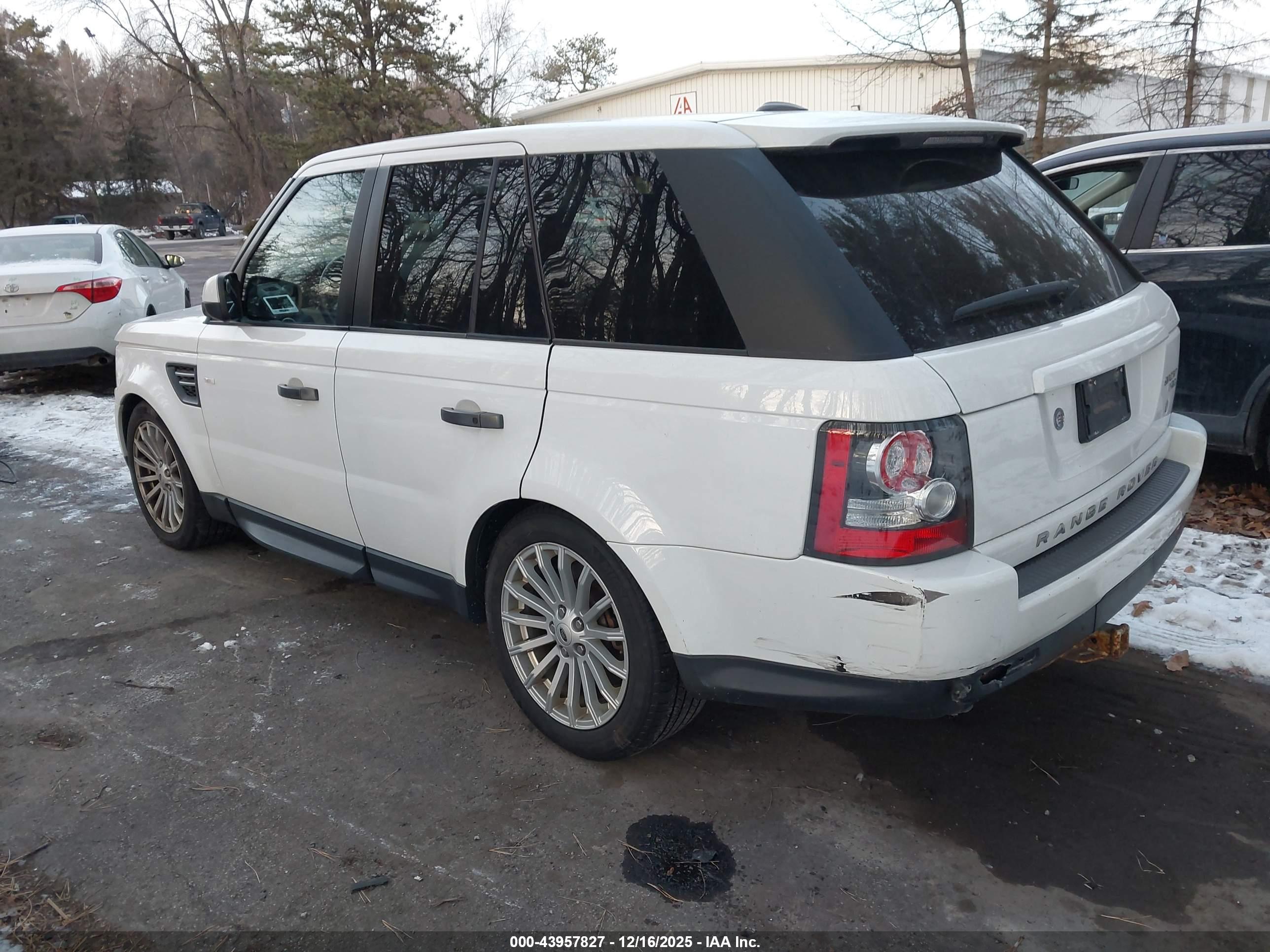 LAND ROVER image 3