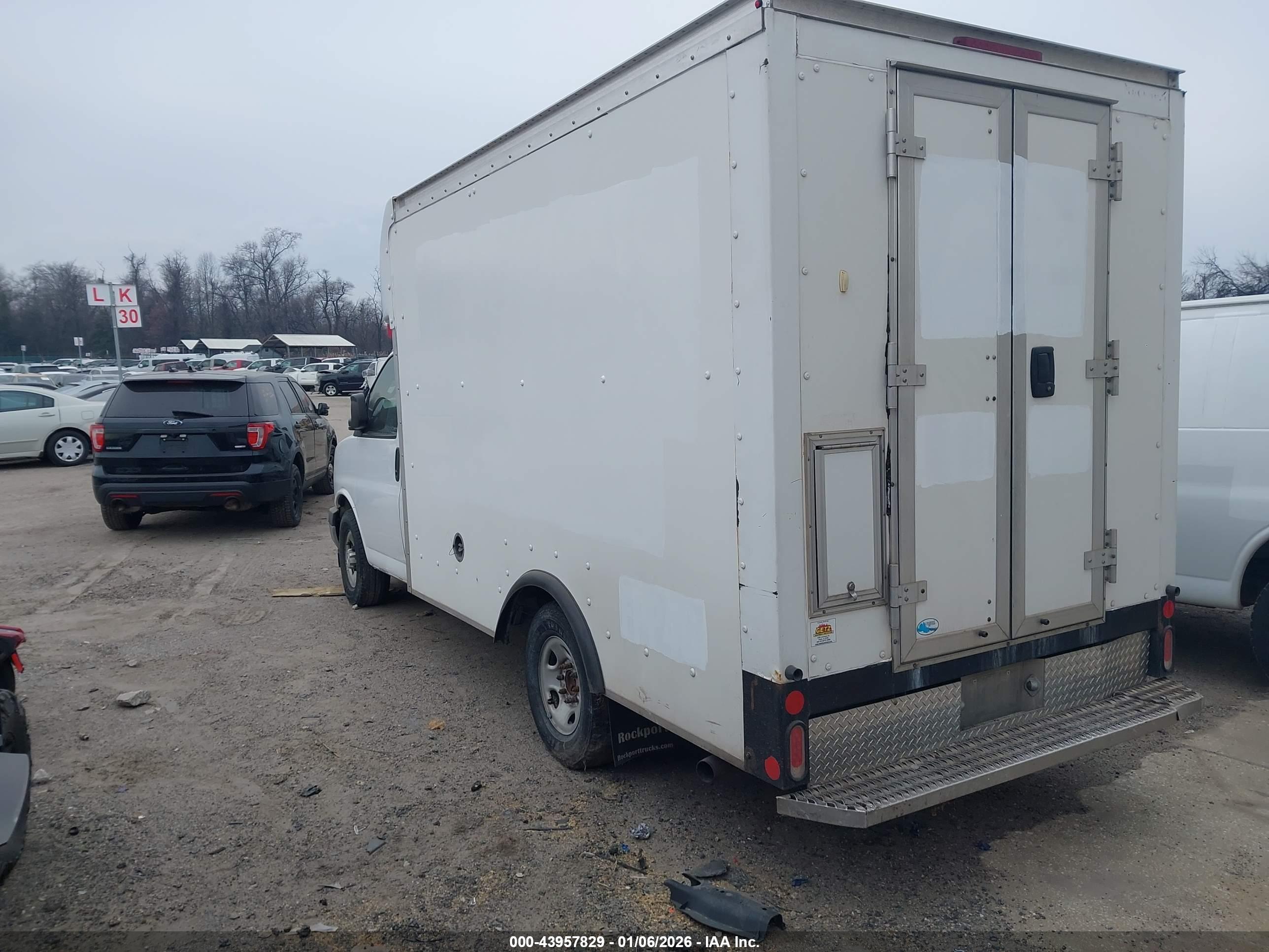CHEVROLET EXPRESS image 3