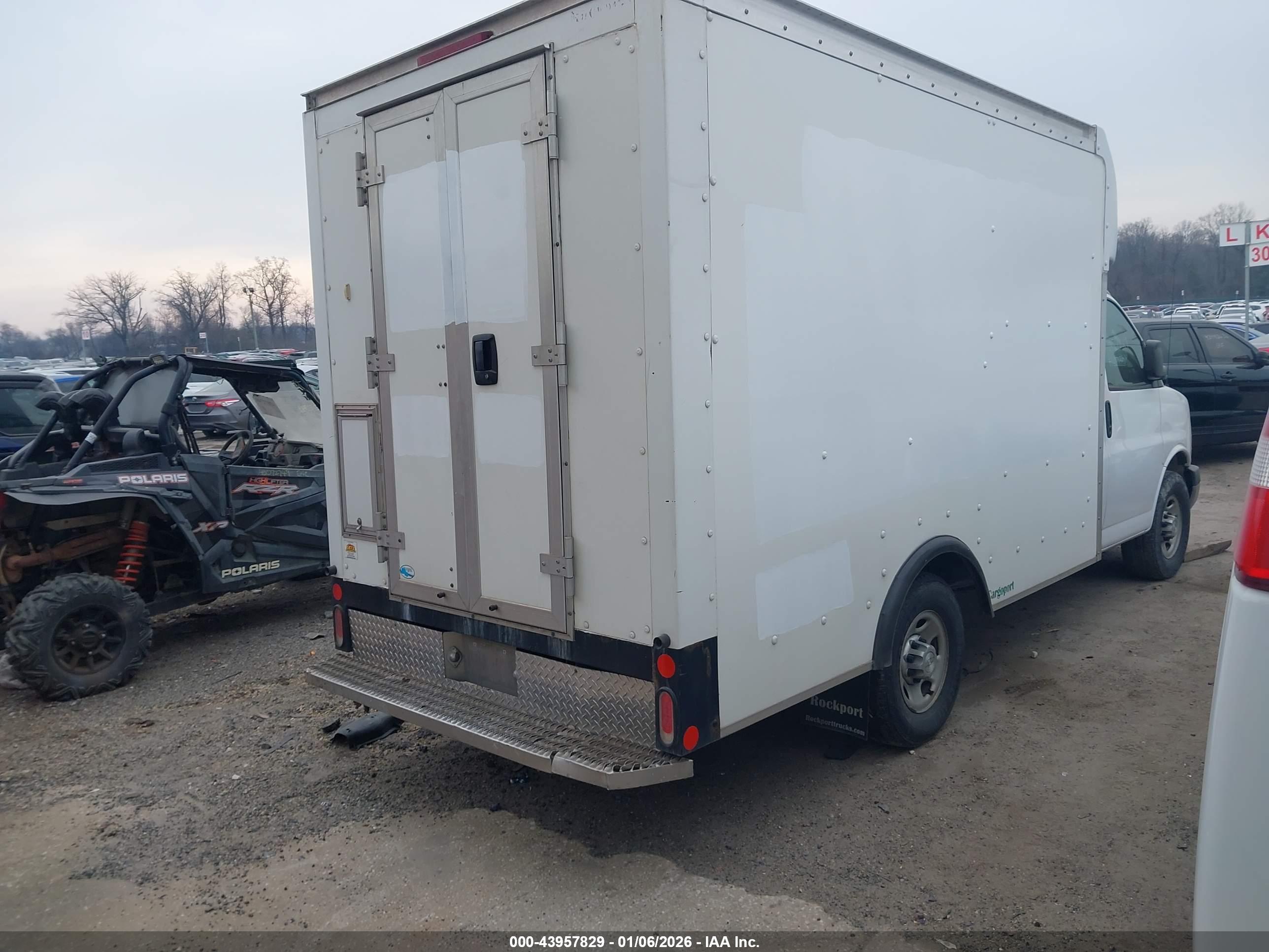CHEVROLET EXPRESS image 4