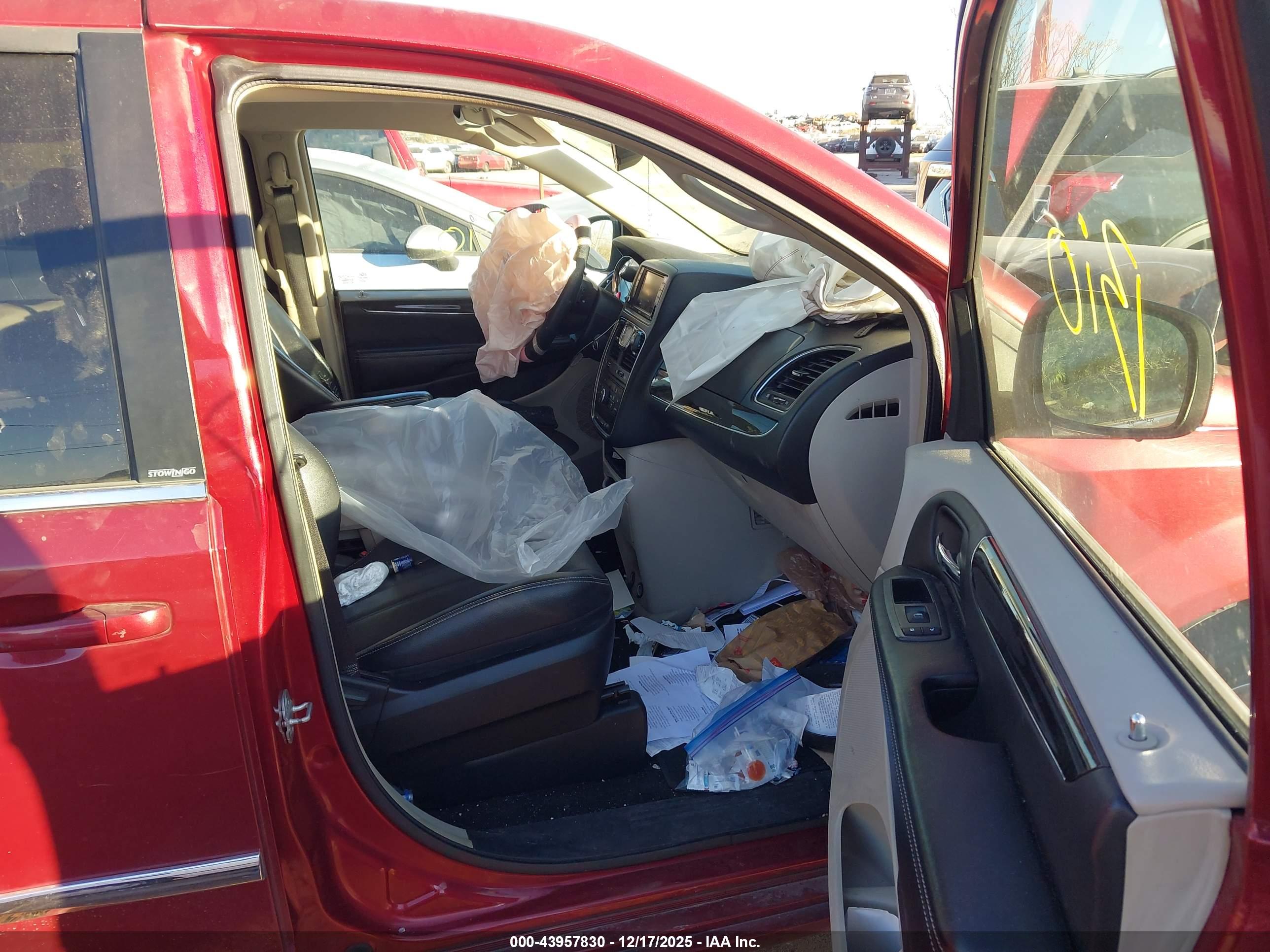 CHRYSLER TOWN image 5