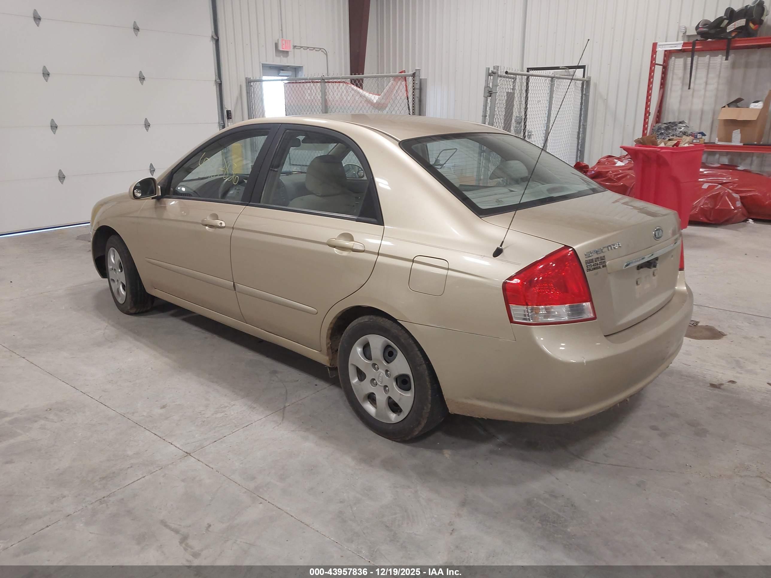 KIA SPECTRA image 3