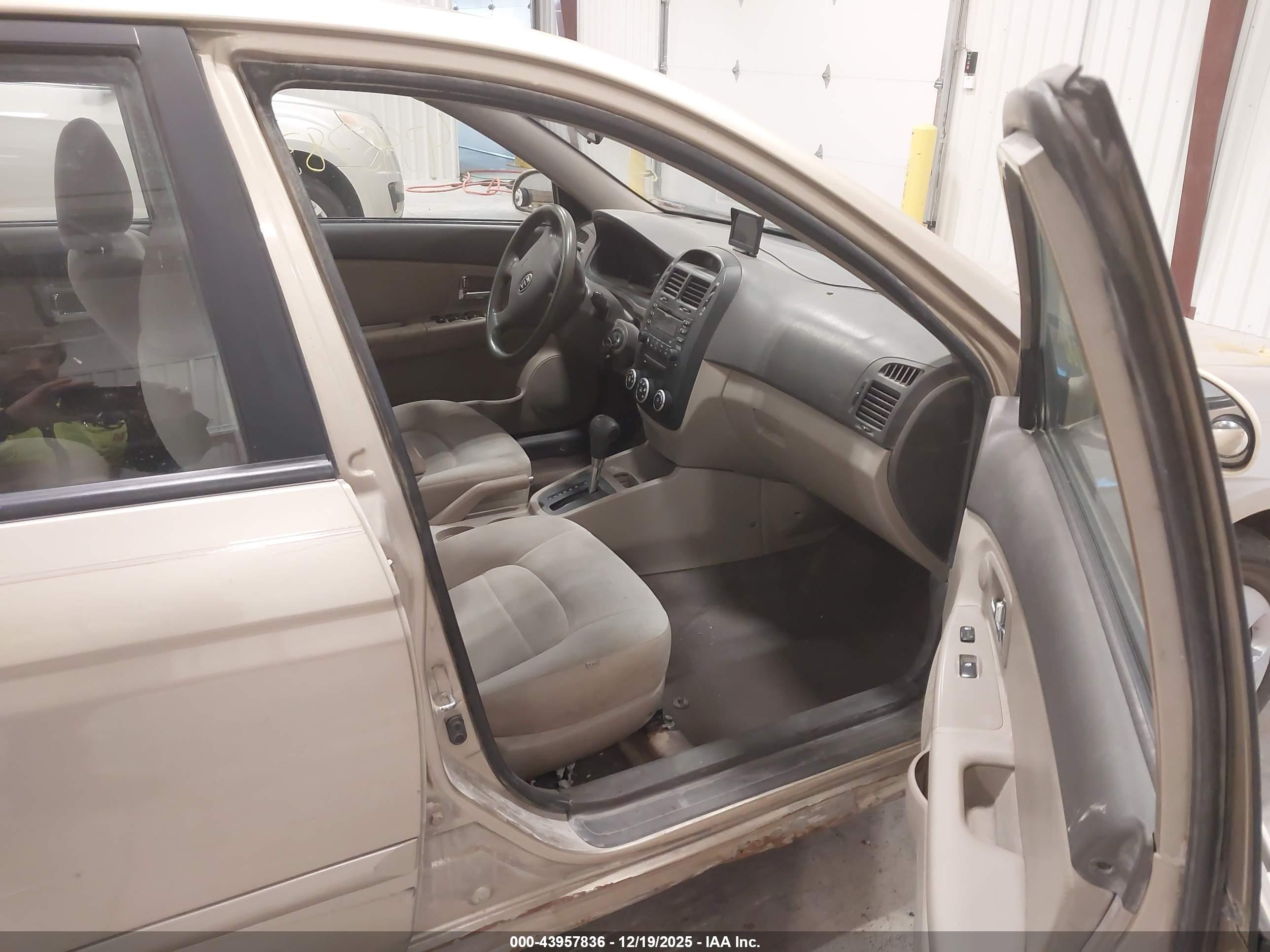KIA SPECTRA image 5