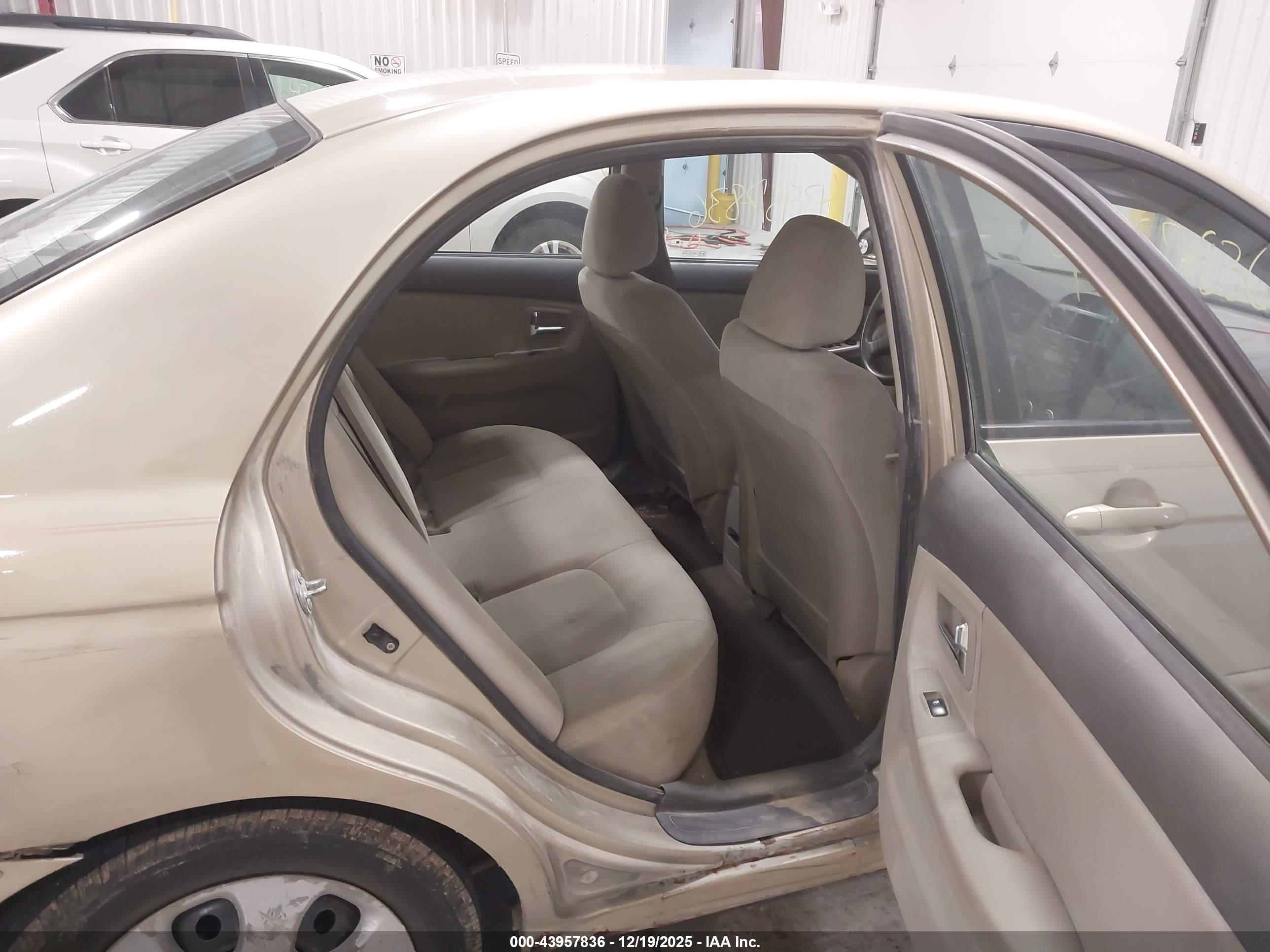 KIA SPECTRA image 8